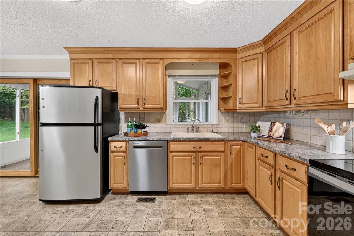 5000 Cedar Forest Drive Property Photo 7