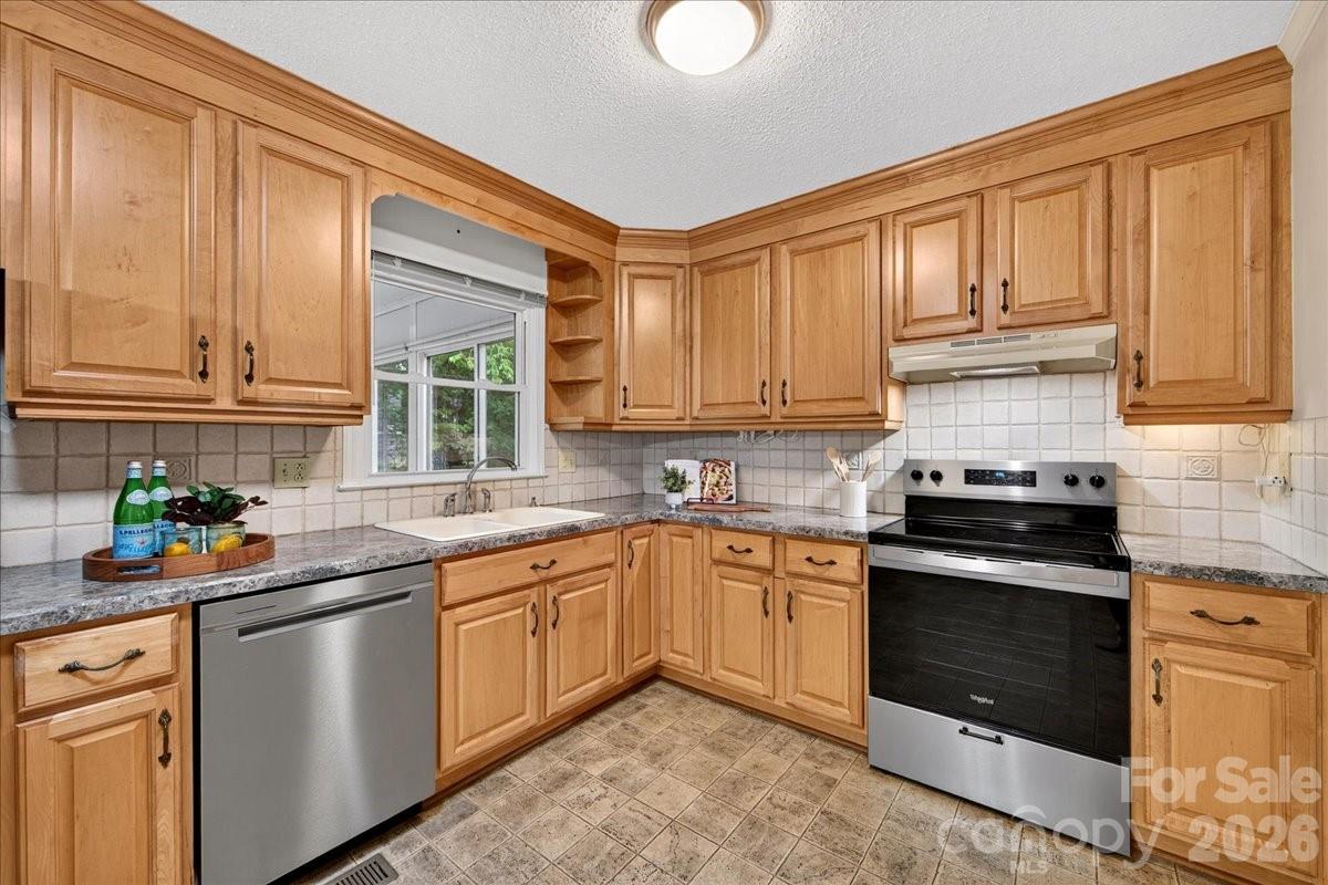 5000 Cedar Forest Drive Property Photo 9