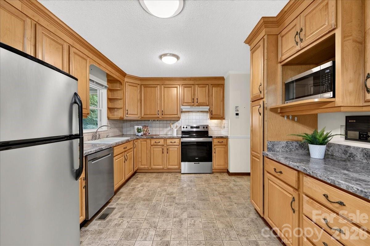 5000 Cedar Forest Drive Property Photo 10