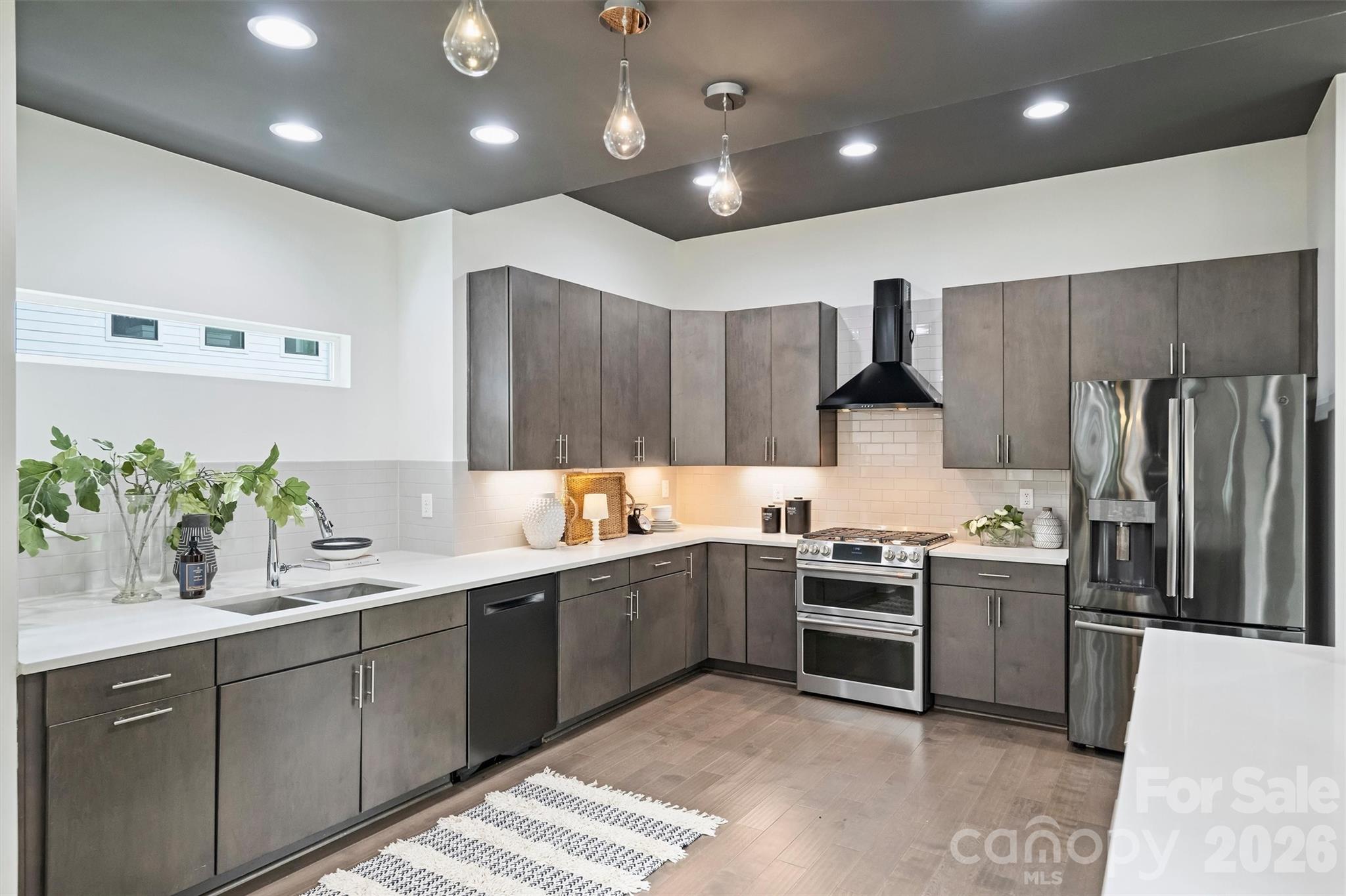 2111 Parson Street Property Photo 4
