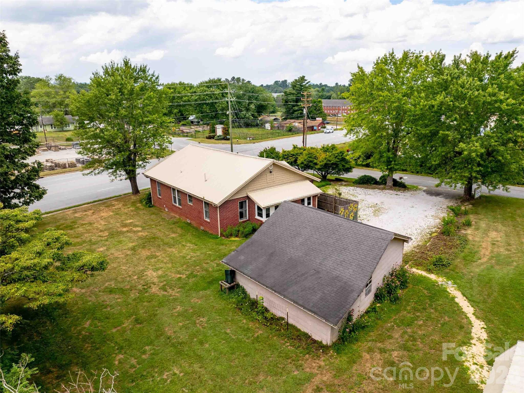 103 E King Street Property Photo 4