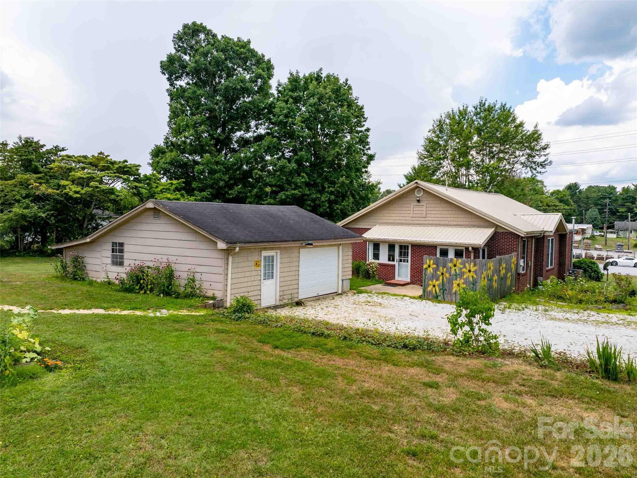103 E King Street Property Photo 6