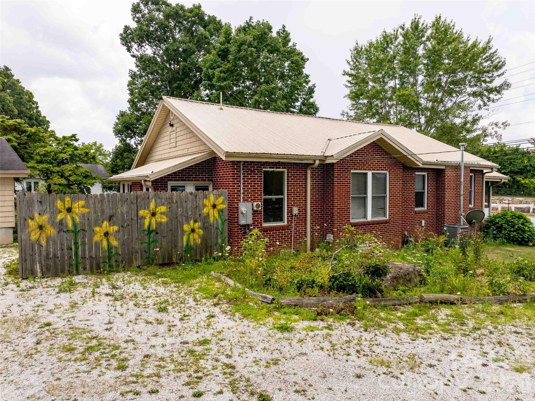 103 E King Street Property Photo 34