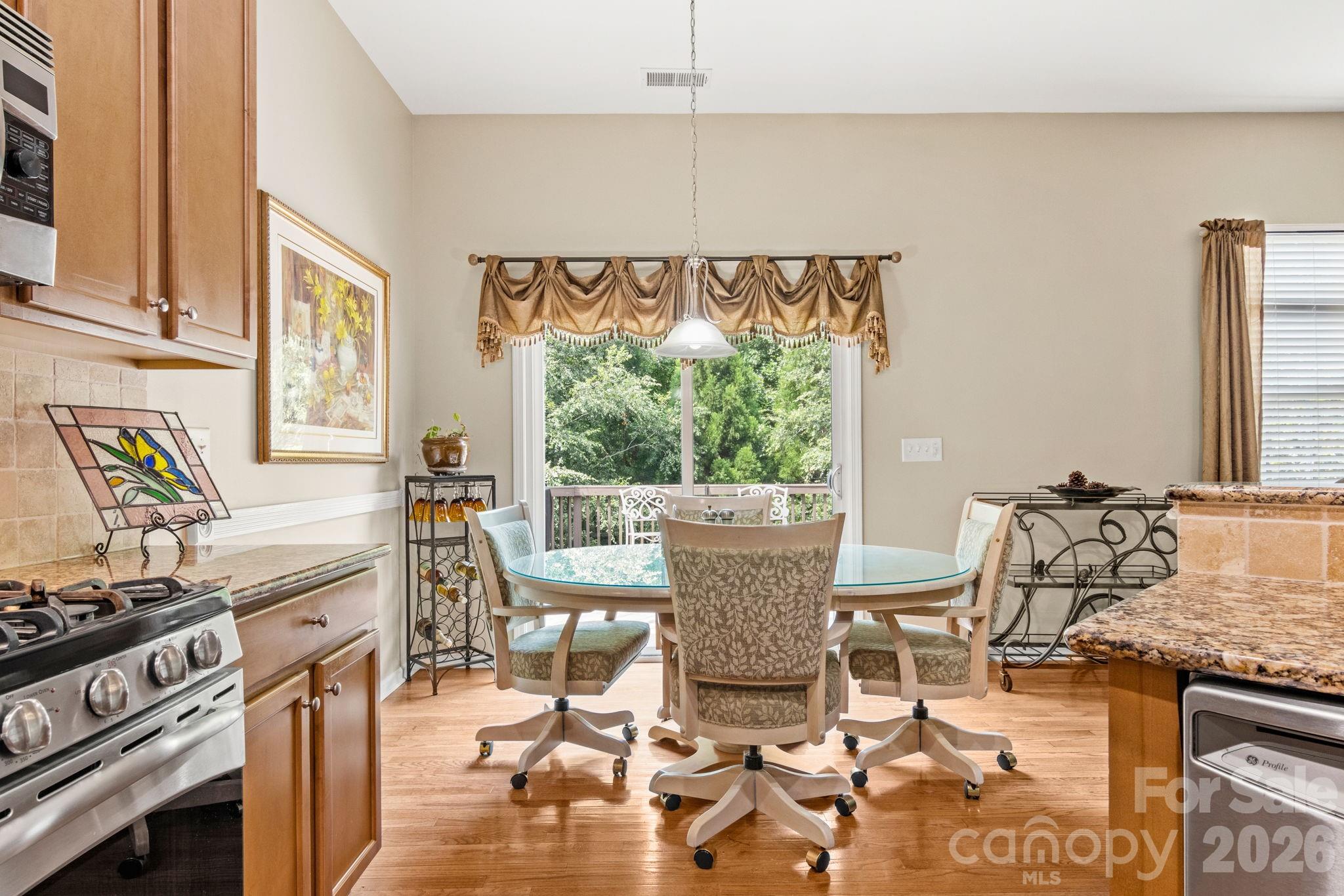7055 Sedgebrook Drive Property Photo 12