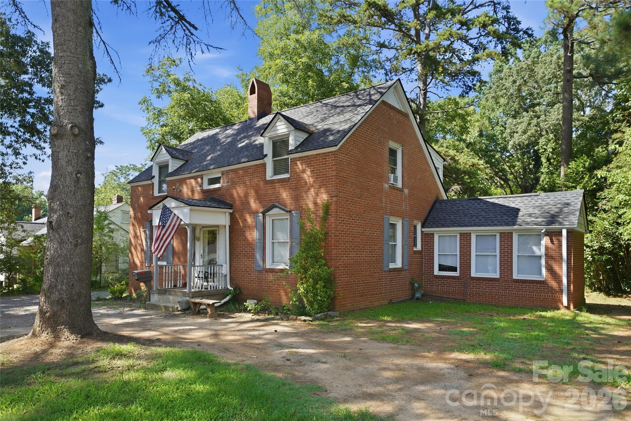 457 Willowbrook Avenue Property Photo 2