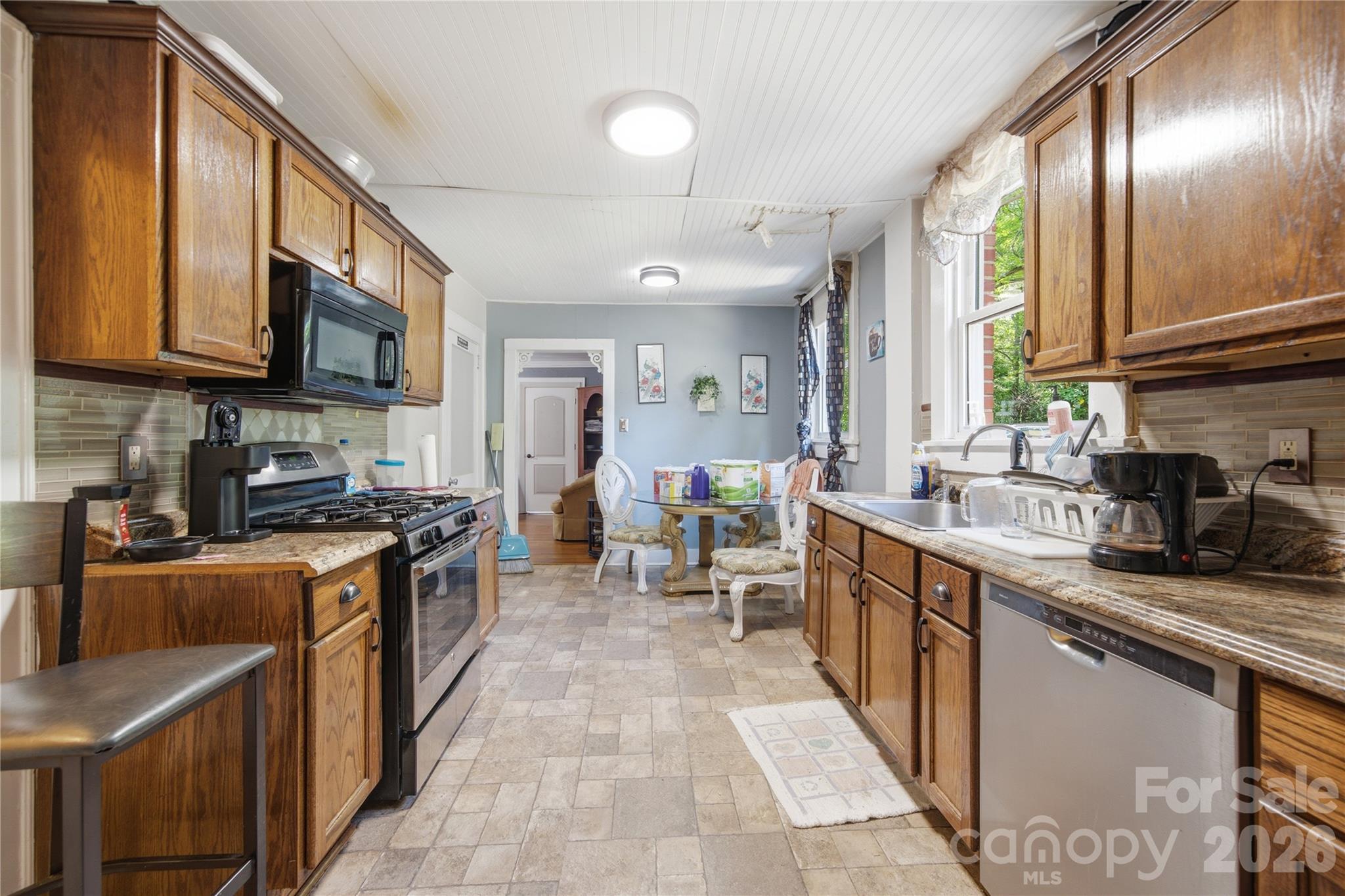 457 Willowbrook Avenue Property Photo 3