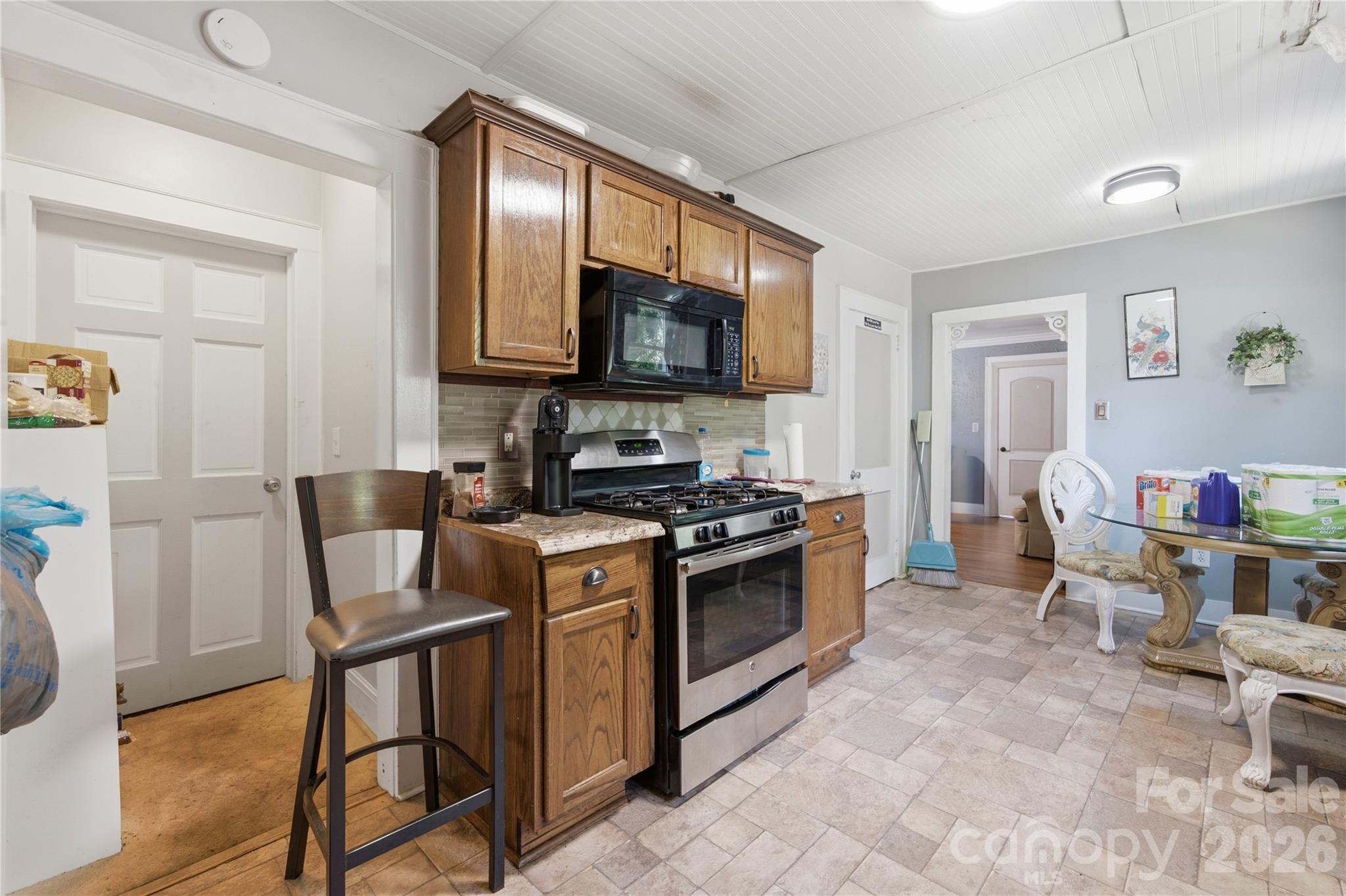 457 Willowbrook Avenue Property Photo 4