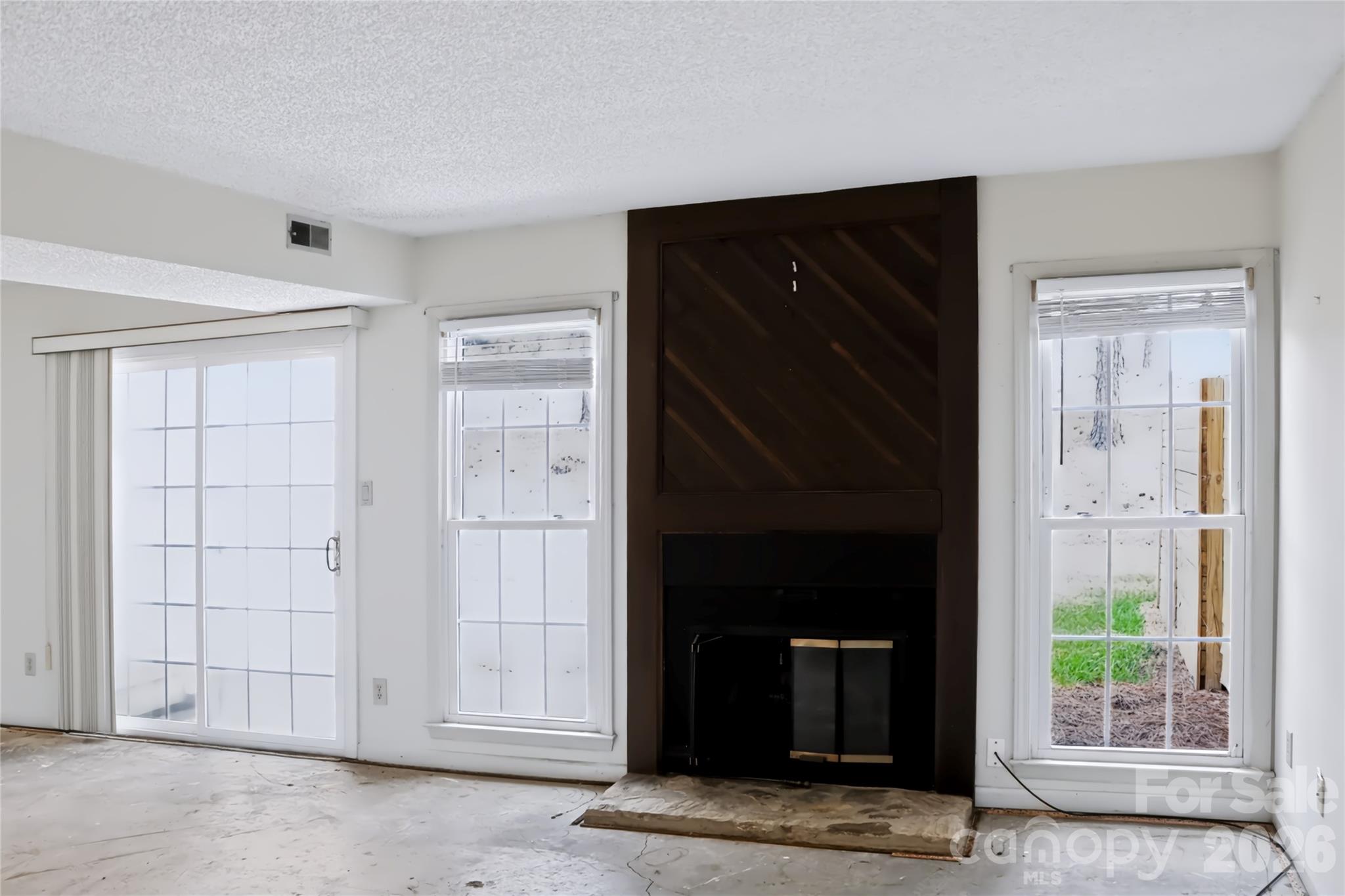 6805 Cabot Circle Property Photo 4