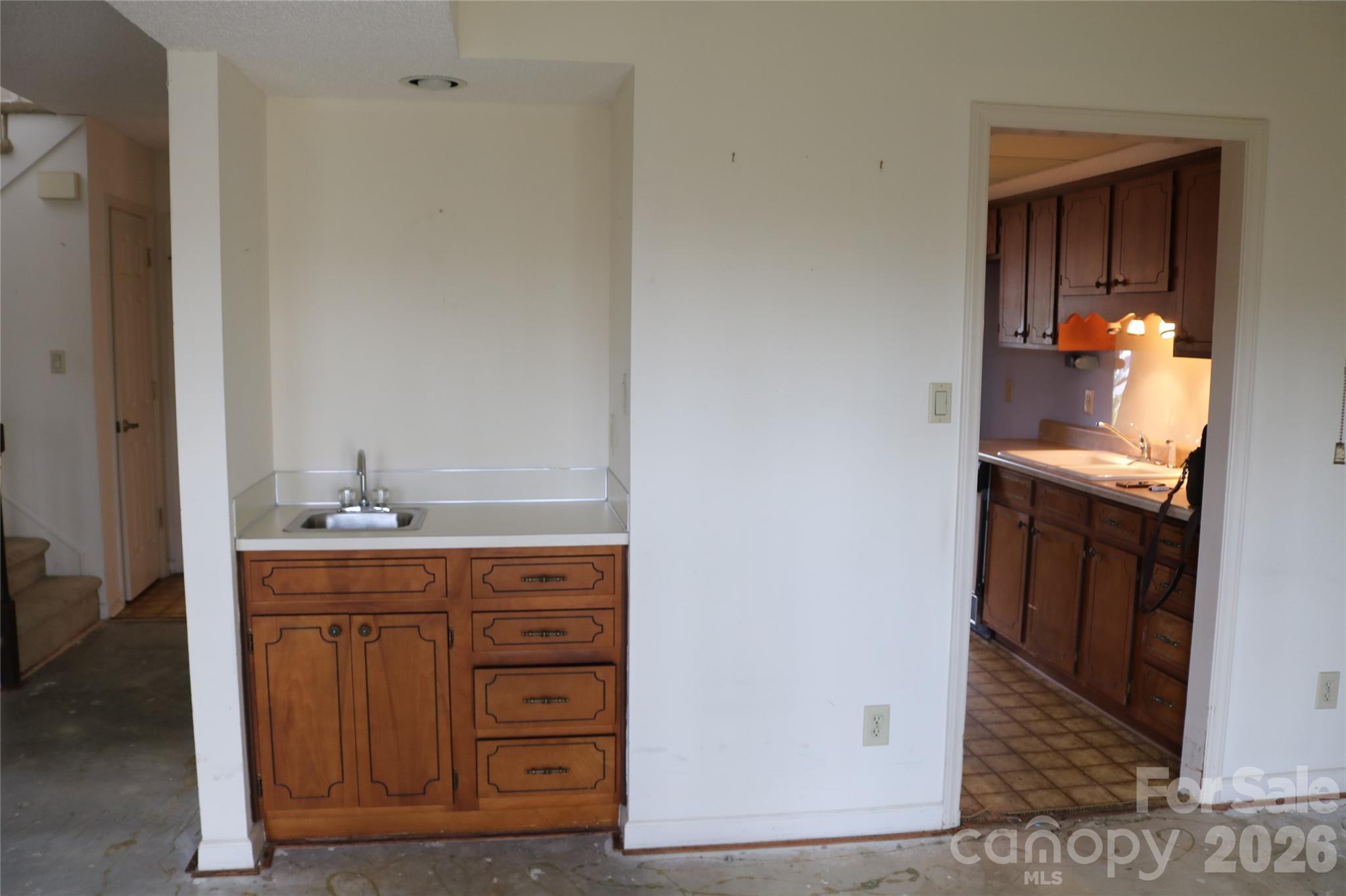 6805 Cabot Circle Property Photo 7