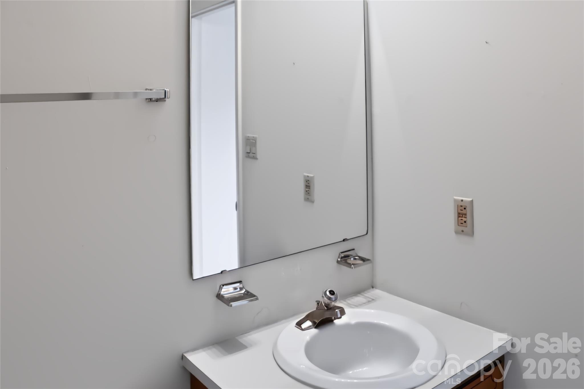 6805 Cabot Circle Property Photo 12