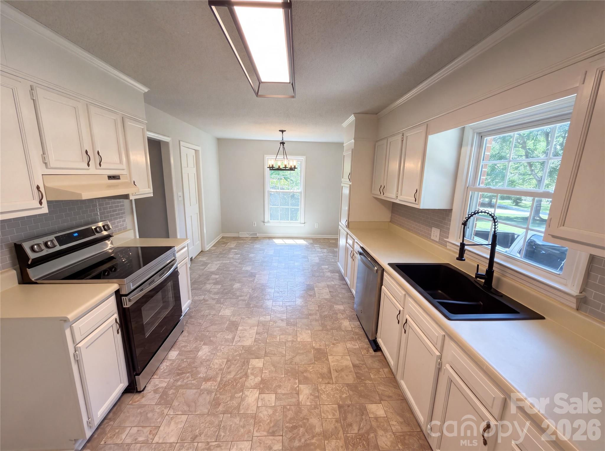 2592 Tully Court Property Photo 5