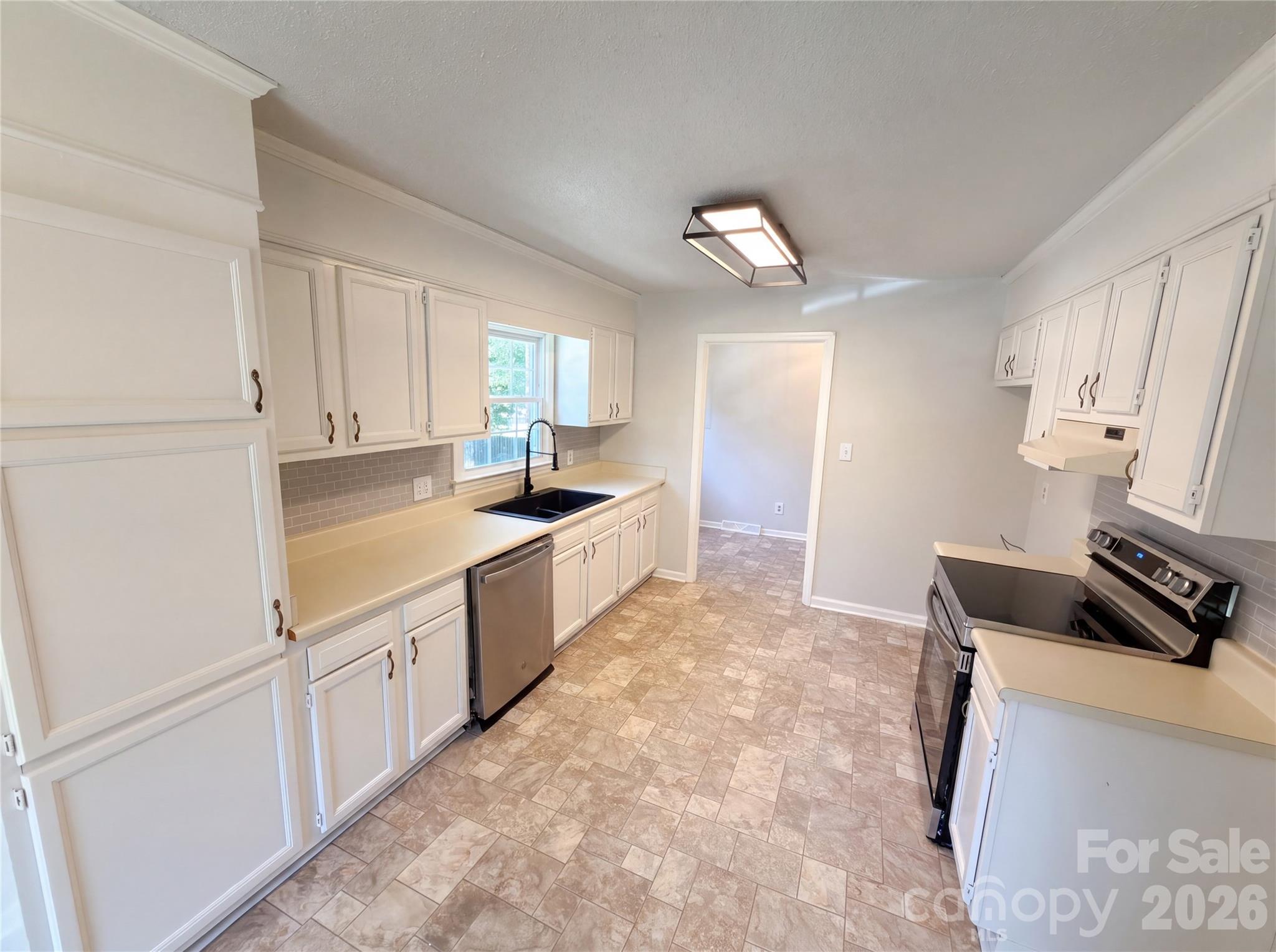 2592 Tully Court Property Photo 6