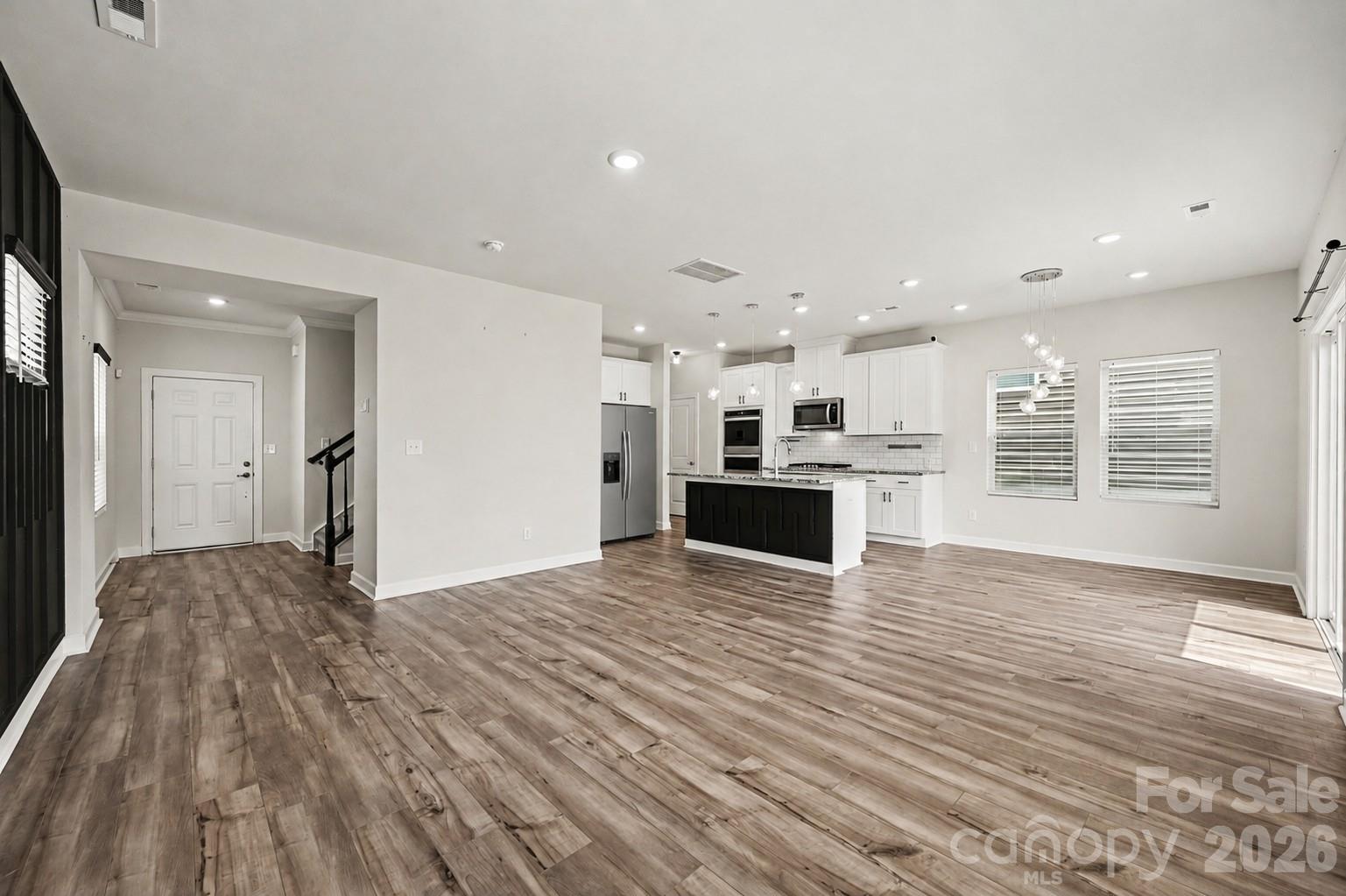 527 Palmarosa Street Property Photo 6