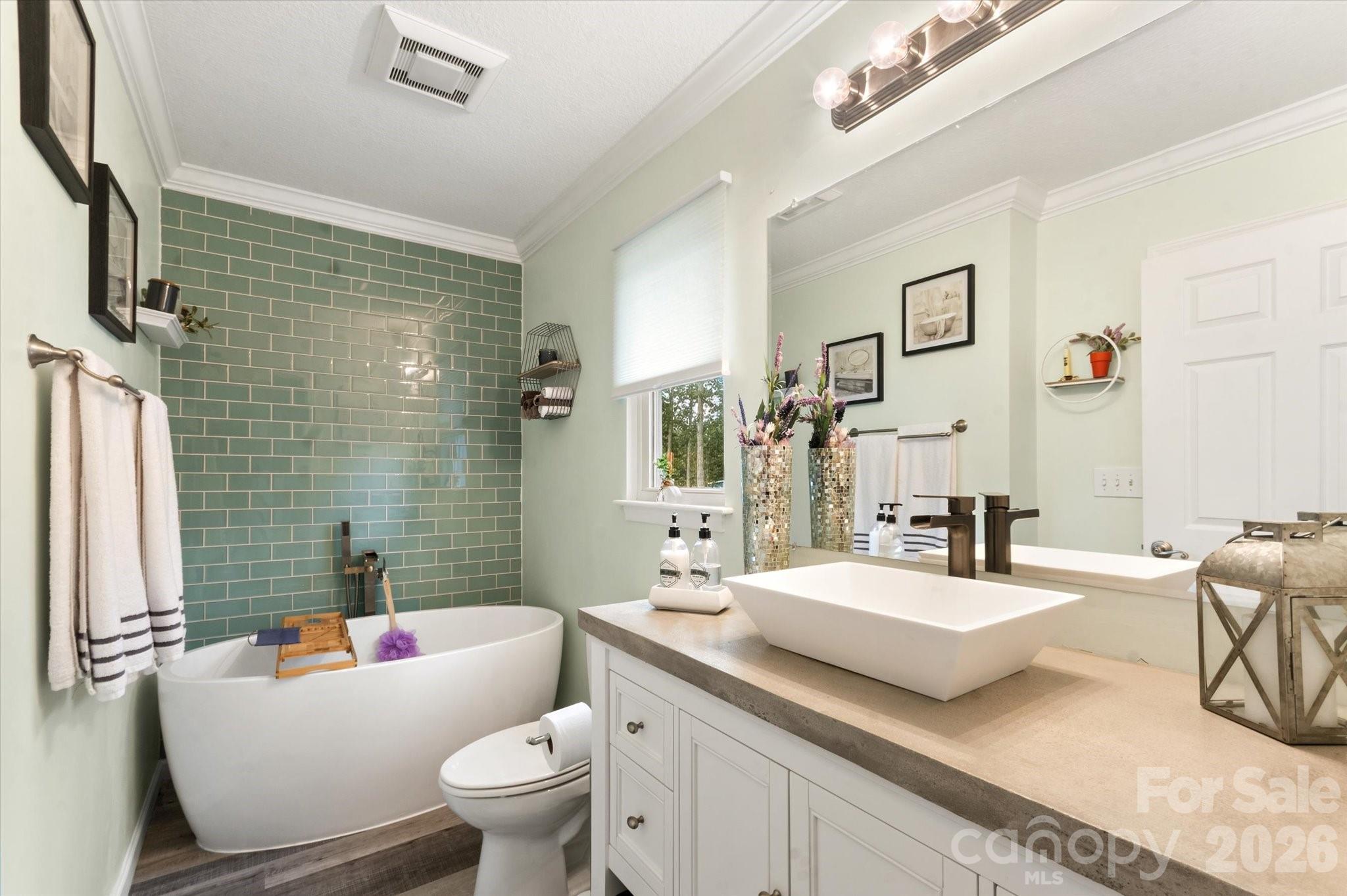 100 Victoria Springs Drive Property Photo 11