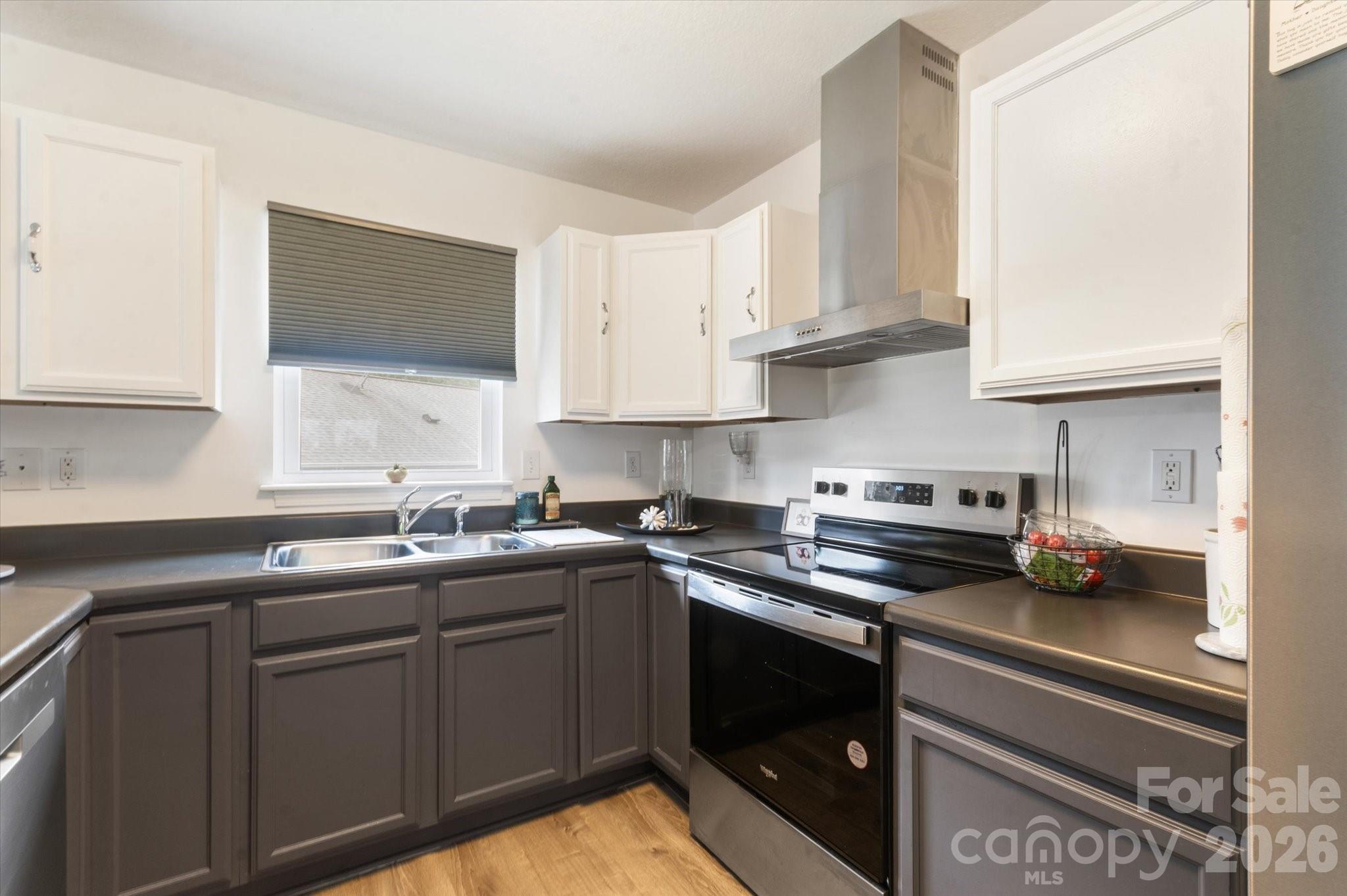 100 Victoria Springs Drive Property Photo 14
