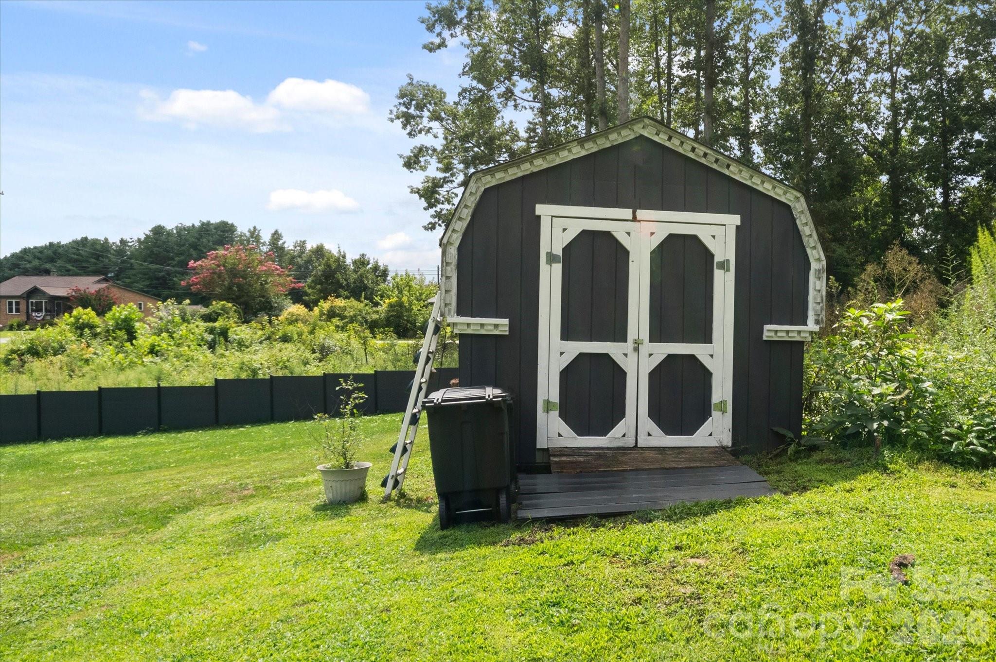 100 Victoria Springs Drive Property Photo 29