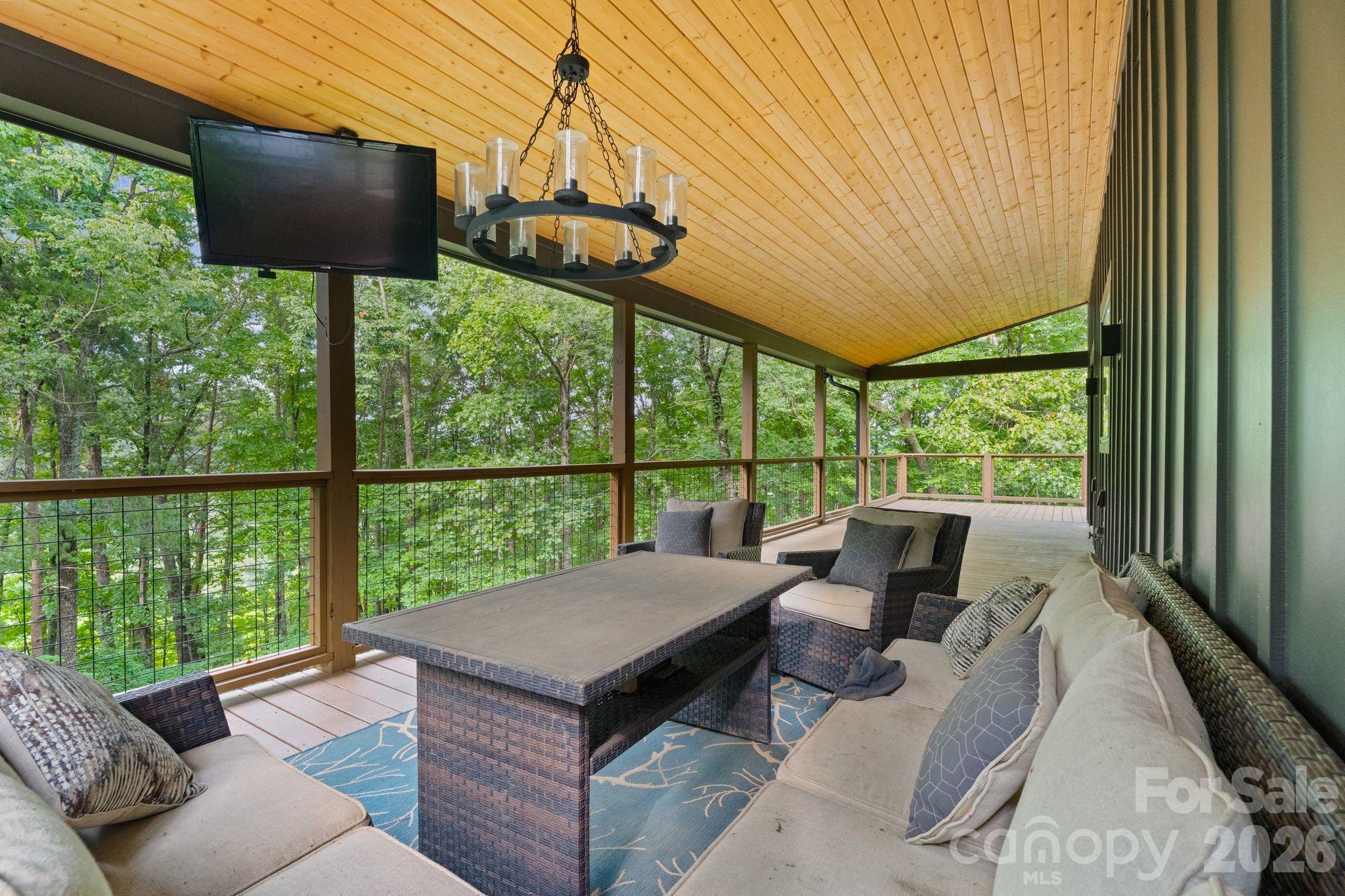 3135 Laurel Heights Drive Property Photo 6