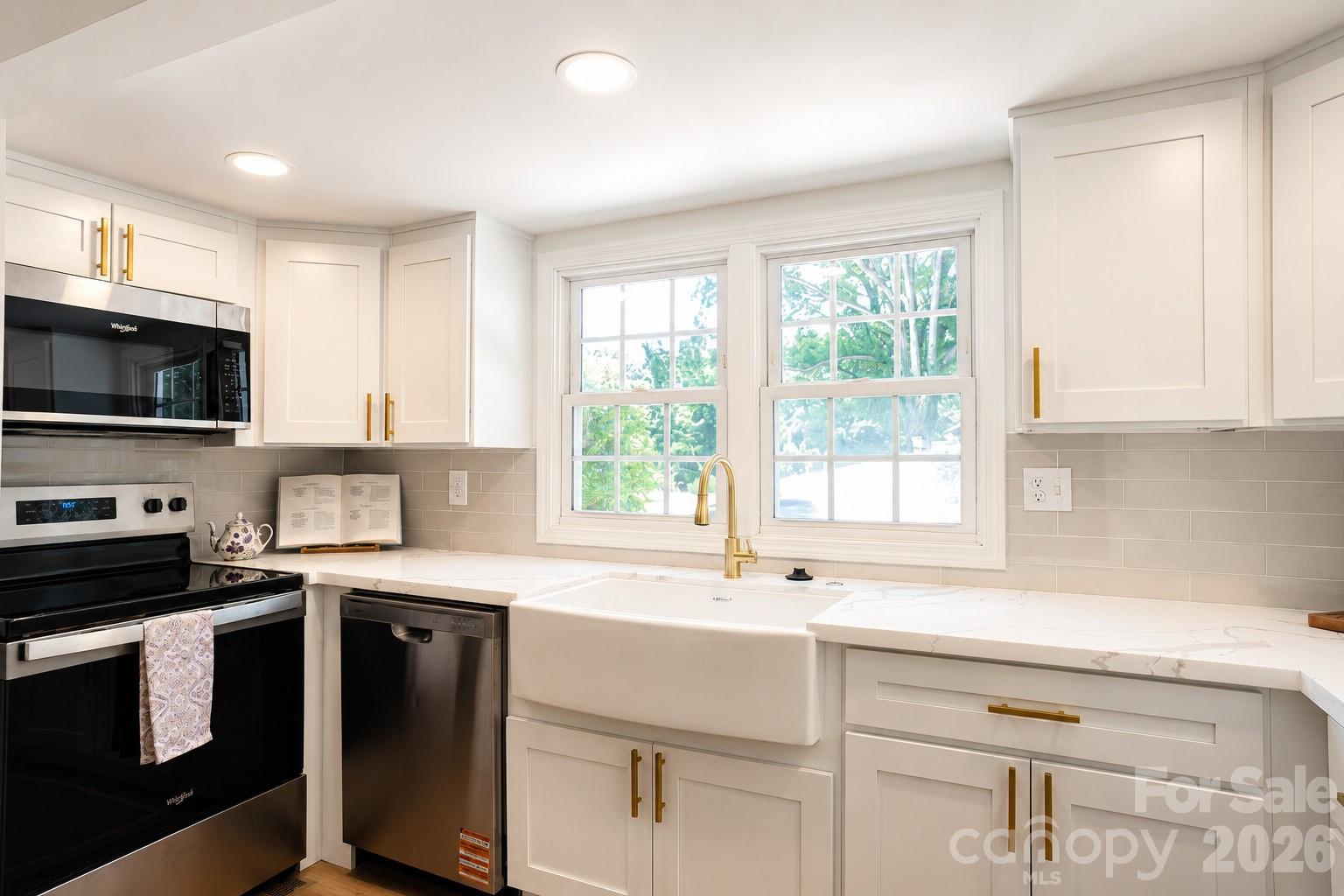 811 Markham Road Property Photo 3