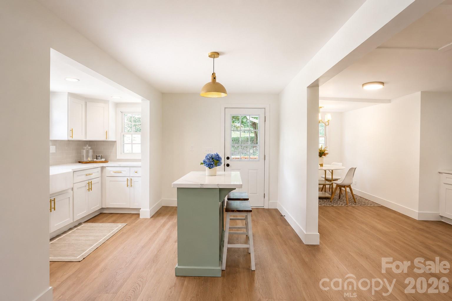 811 Markham Road Property Photo 4