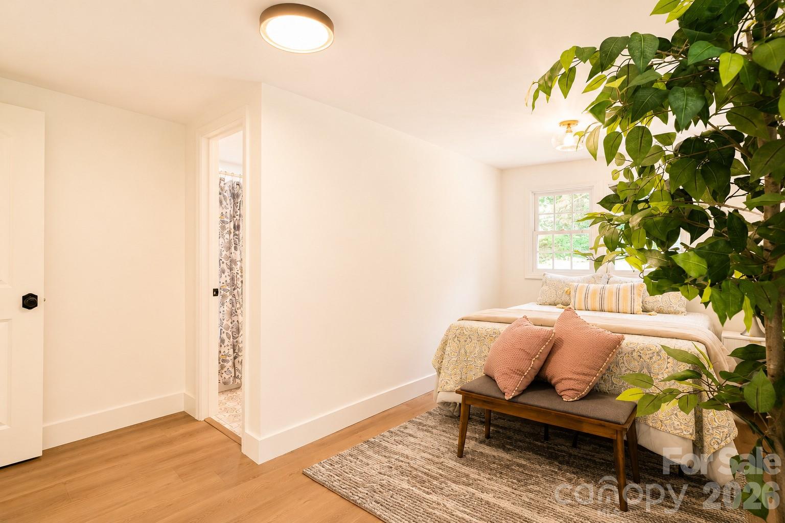 811 Markham Road Property Photo 9