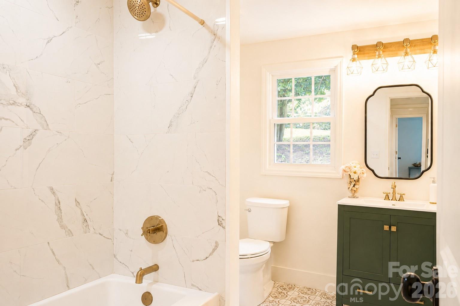 811 Markham Road Property Photo 11