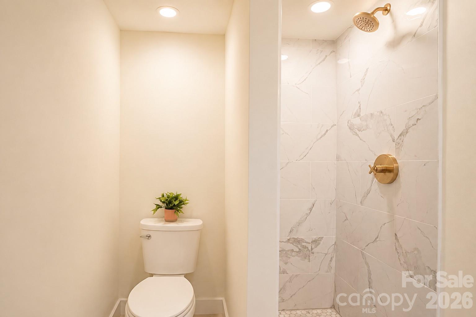 811 Markham Road Property Photo 14