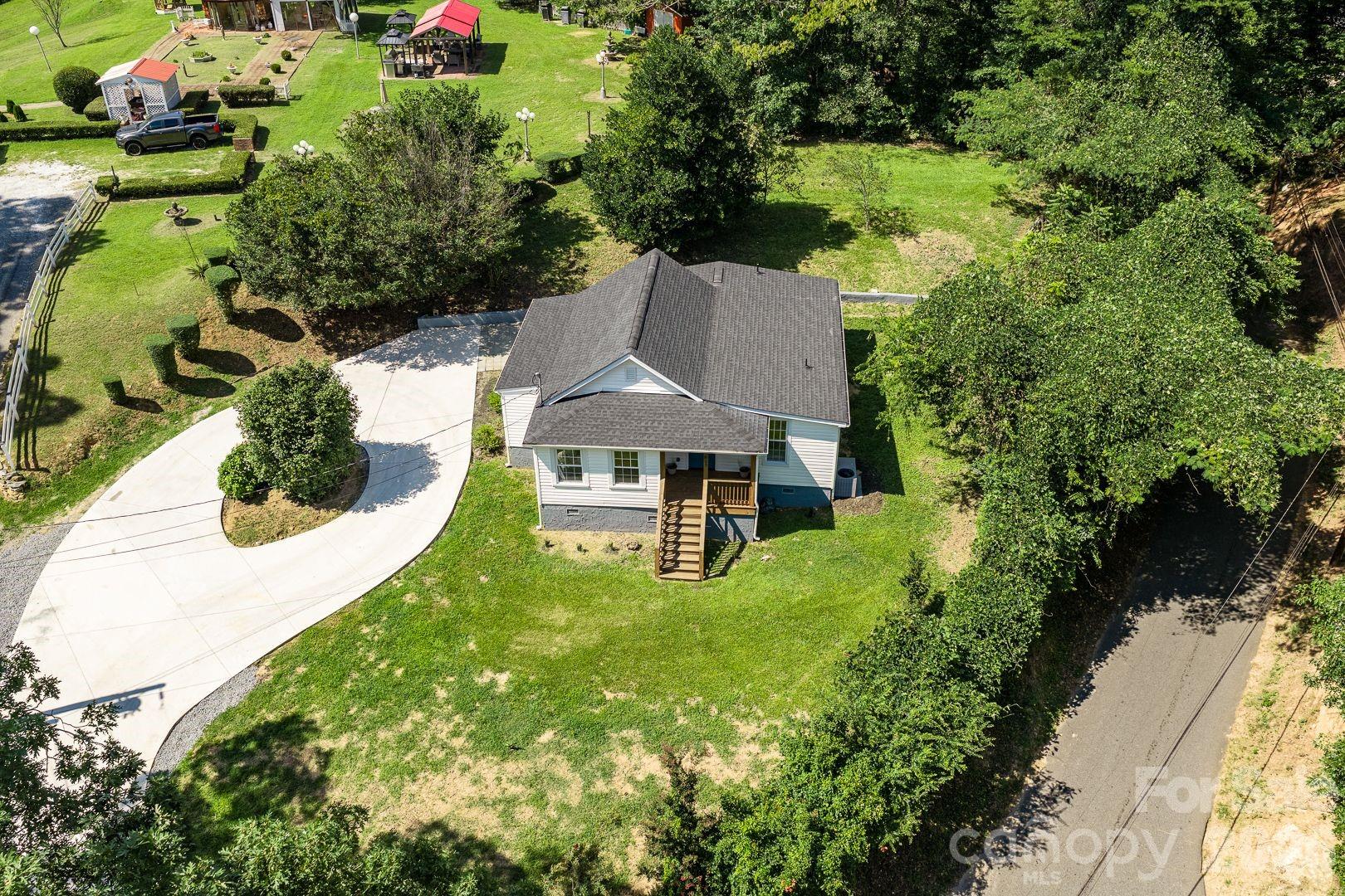 811 Markham Road Property Photo 15