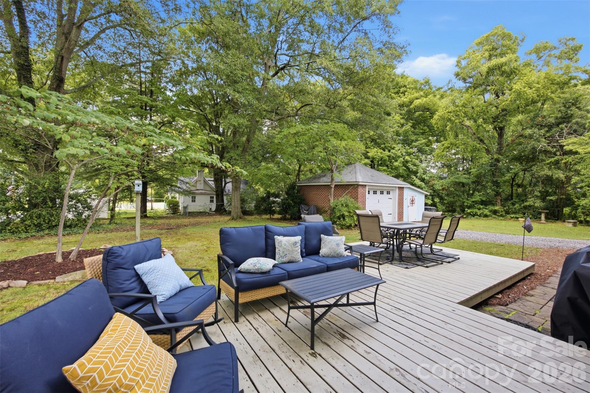 105 S Maple Street Property Photo 30
