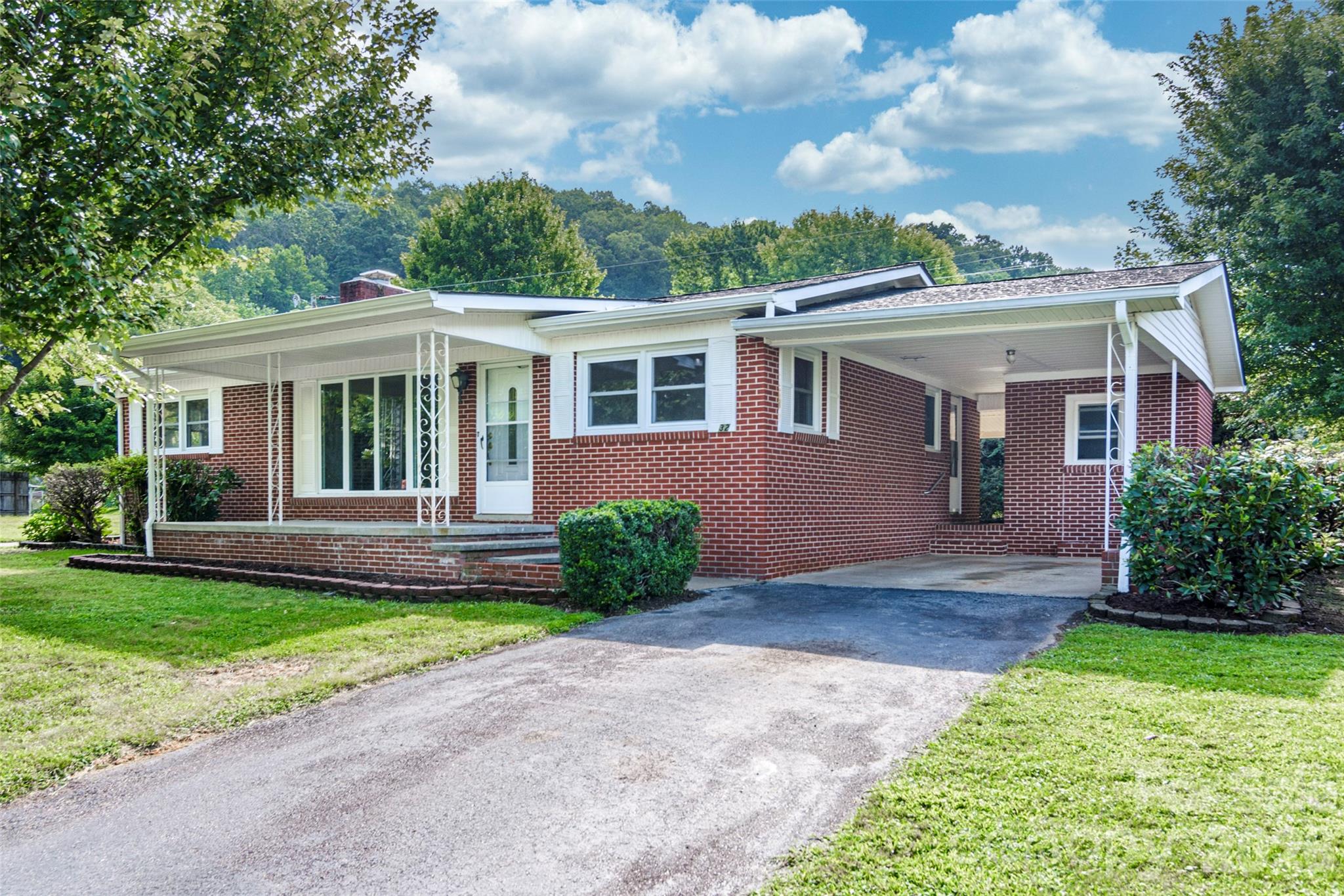 32 Kathy Drive Property Photo 1