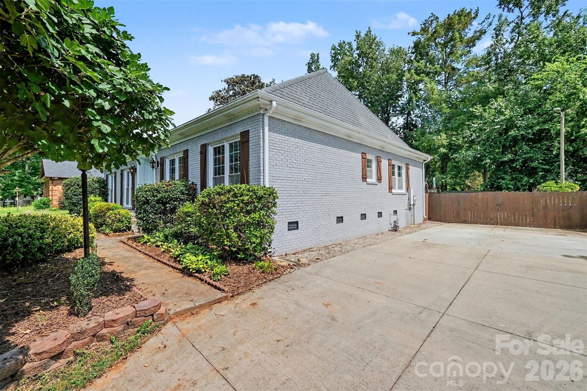 5734 Faulconbridge Road Property Photo 4