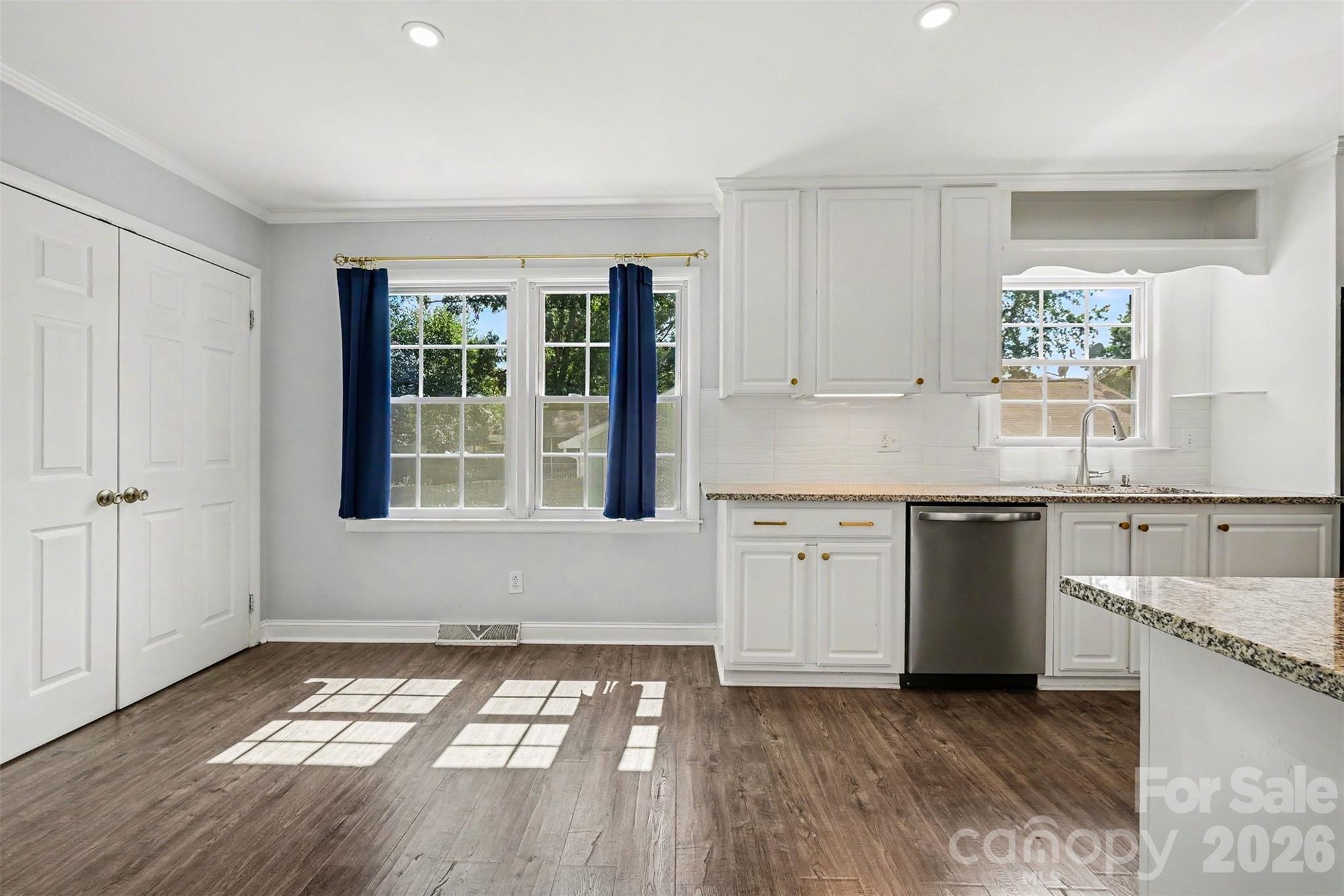 5734 Faulconbridge Road Property Photo 8