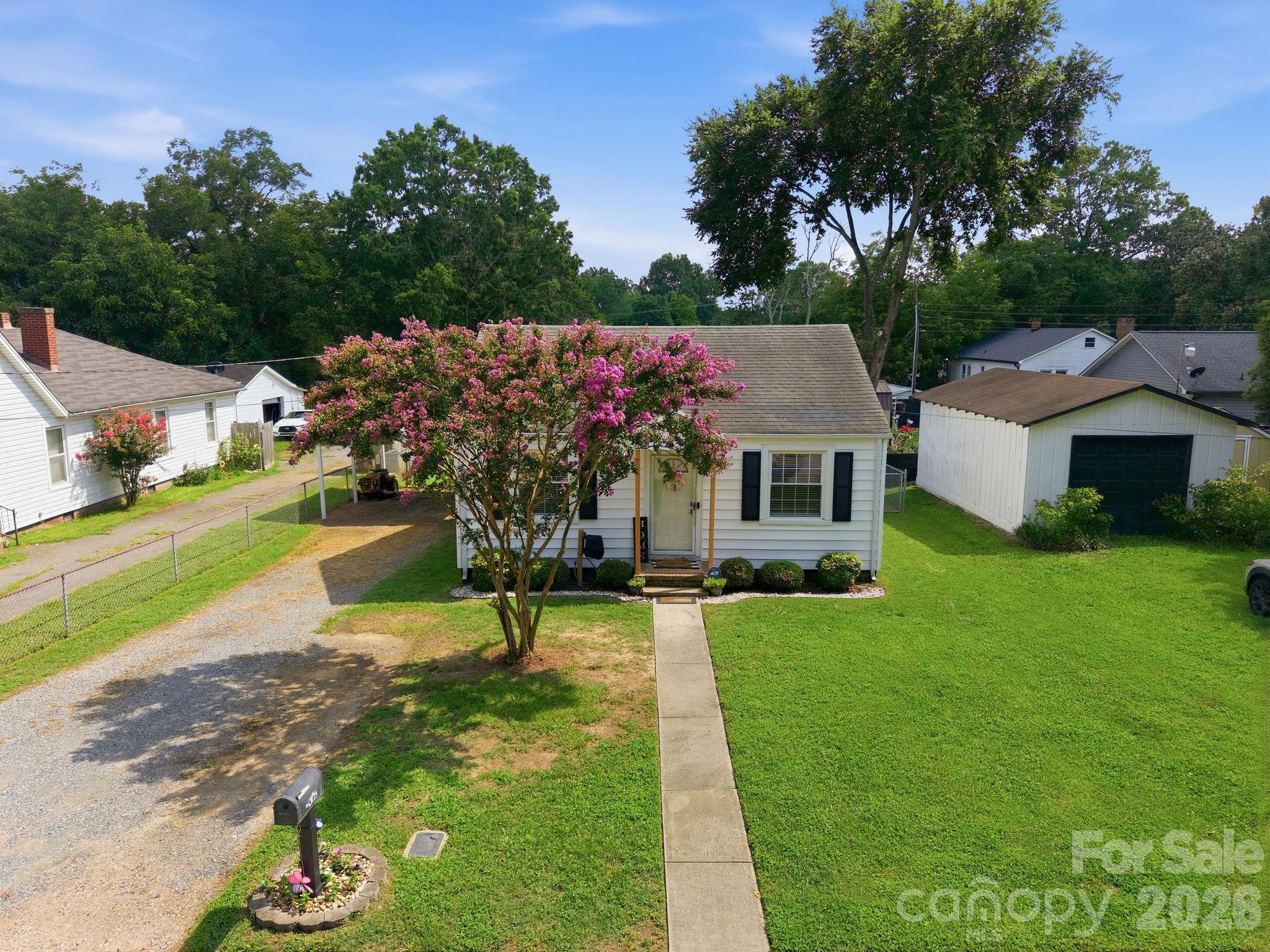 2102 Englewood Street Property Photo 2