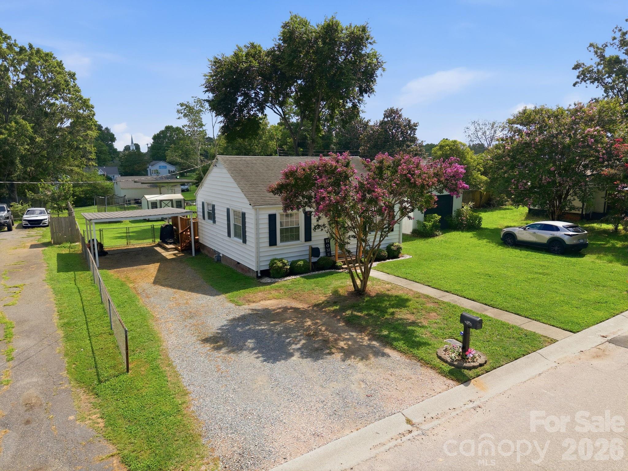 2102 Englewood Street Property Photo 3