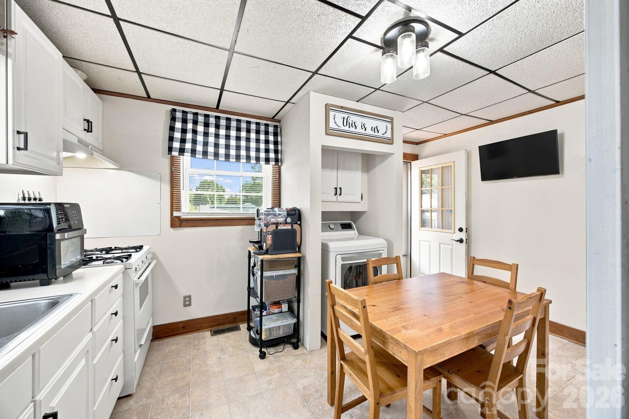 2102 Englewood Street Property Photo 8