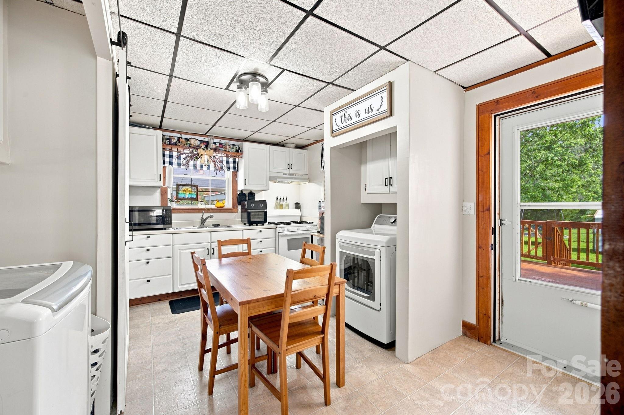 2102 Englewood Street Property Photo 9
