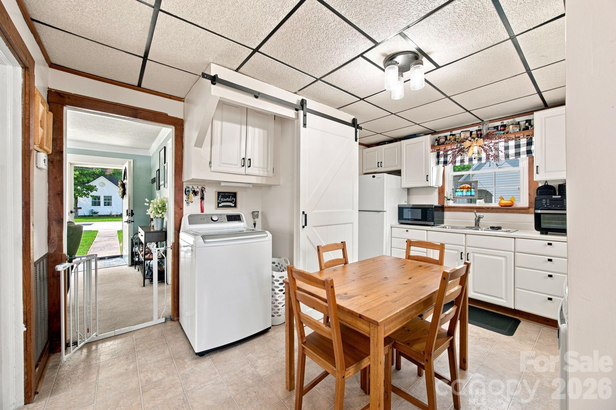 2102 Englewood Street Property Photo 11