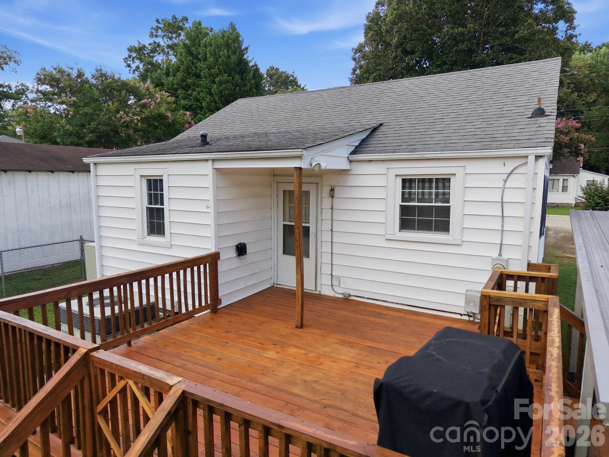 2102 Englewood Street Property Photo 19