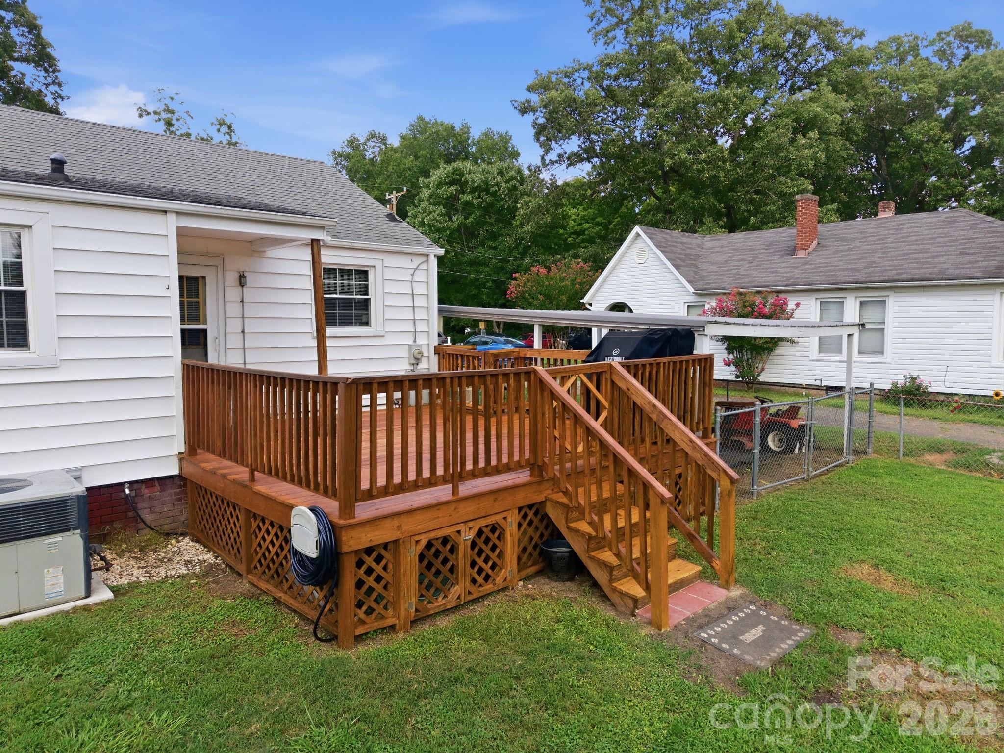 2102 Englewood Street Property Photo 21