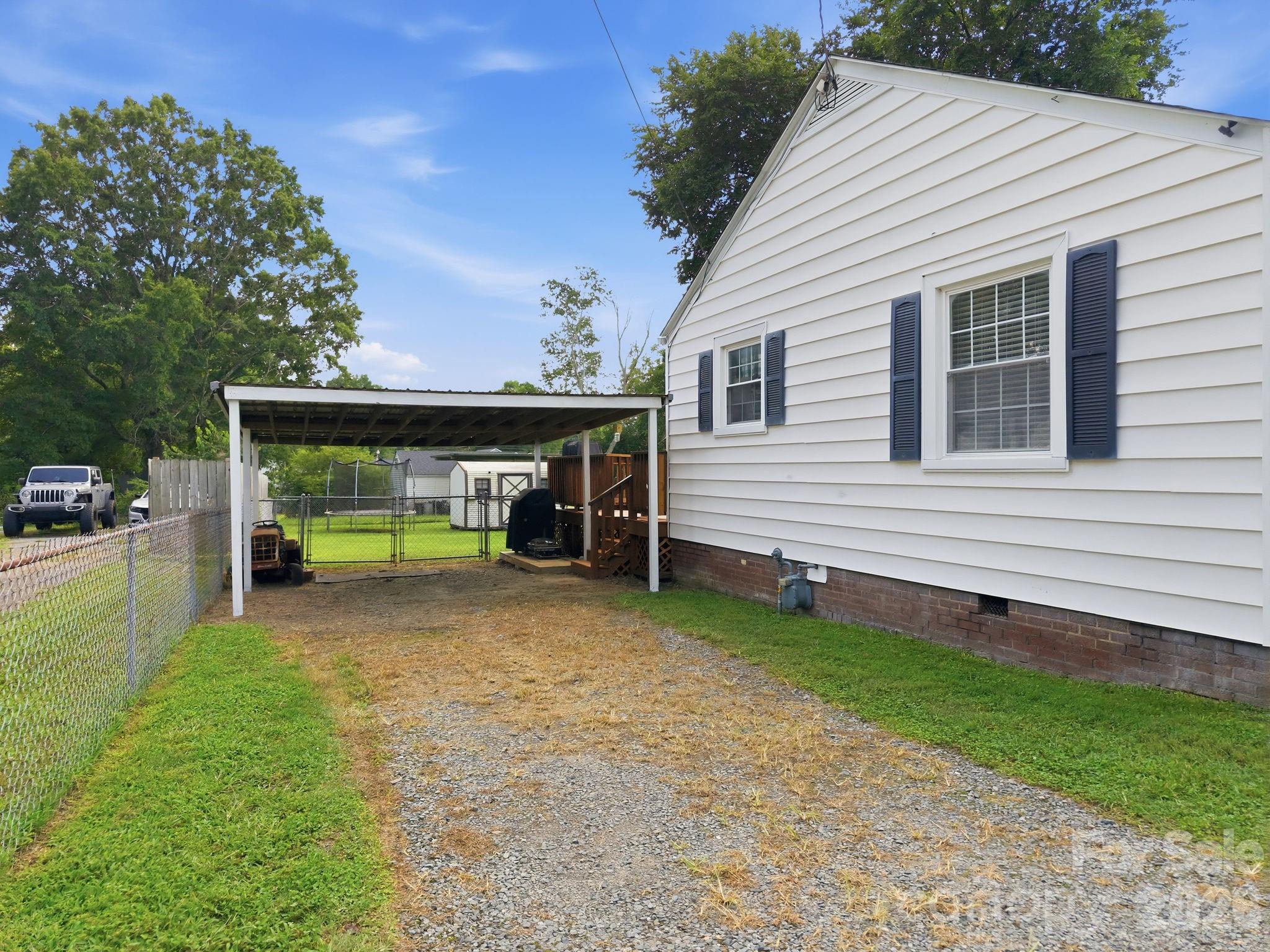 2102 Englewood Street Property Photo 28