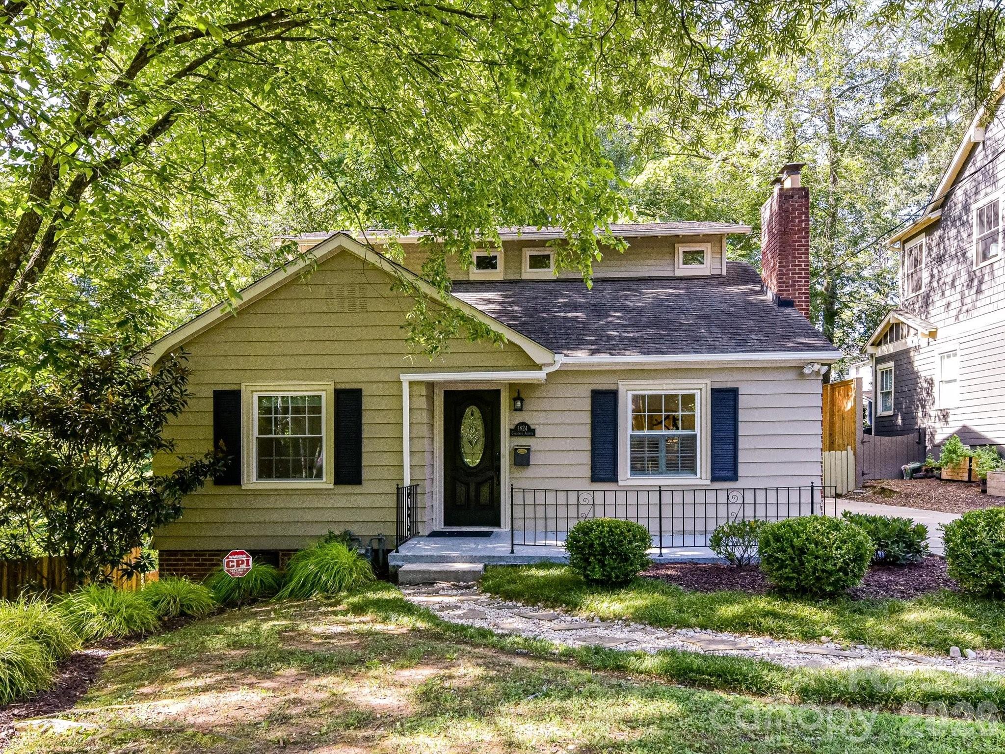 1824 Chestnut Avenue Property Photo 1