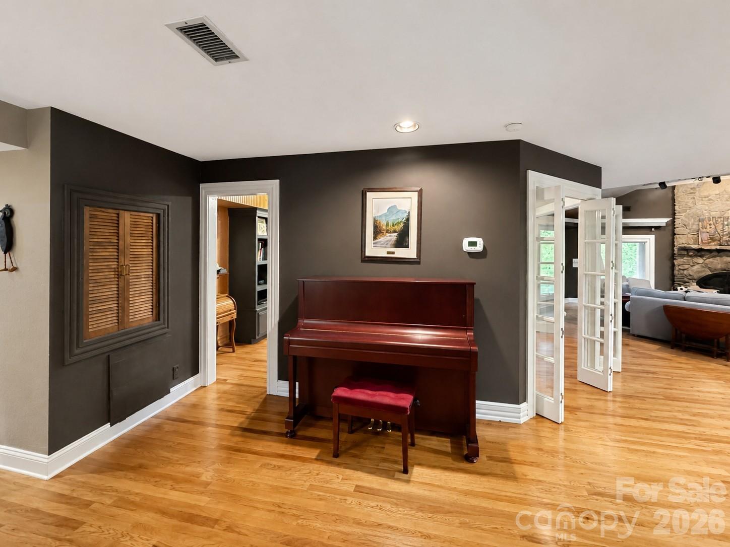 4821 Elmhurst Drive Property Photo 11