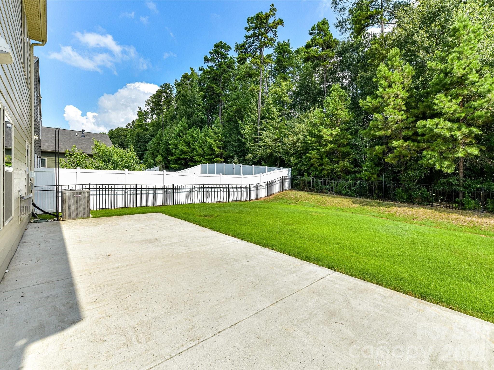 1556 Spring Blossom Trail Property Photo 34