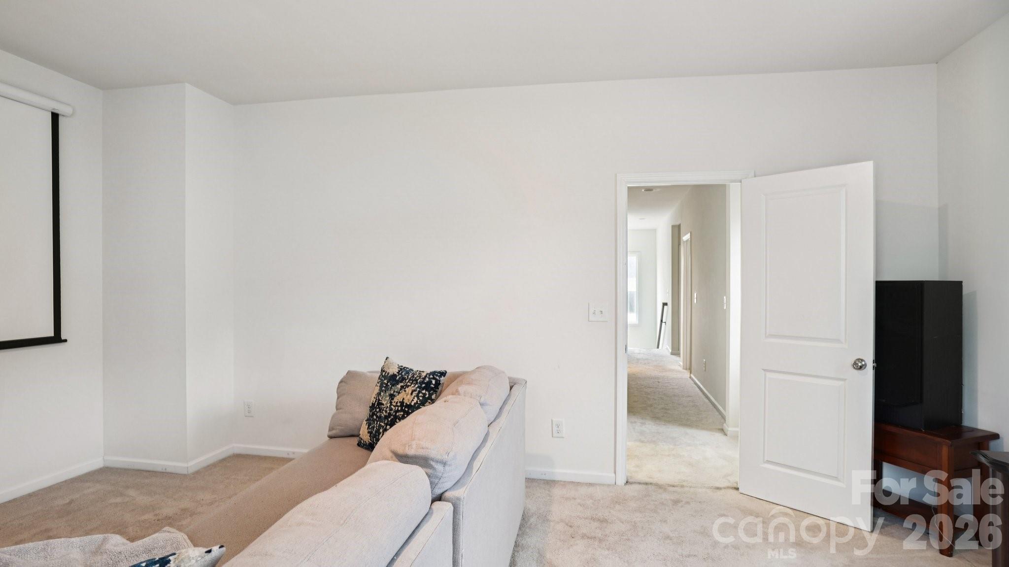 483 Hunton Forest Drive Property Photo 26