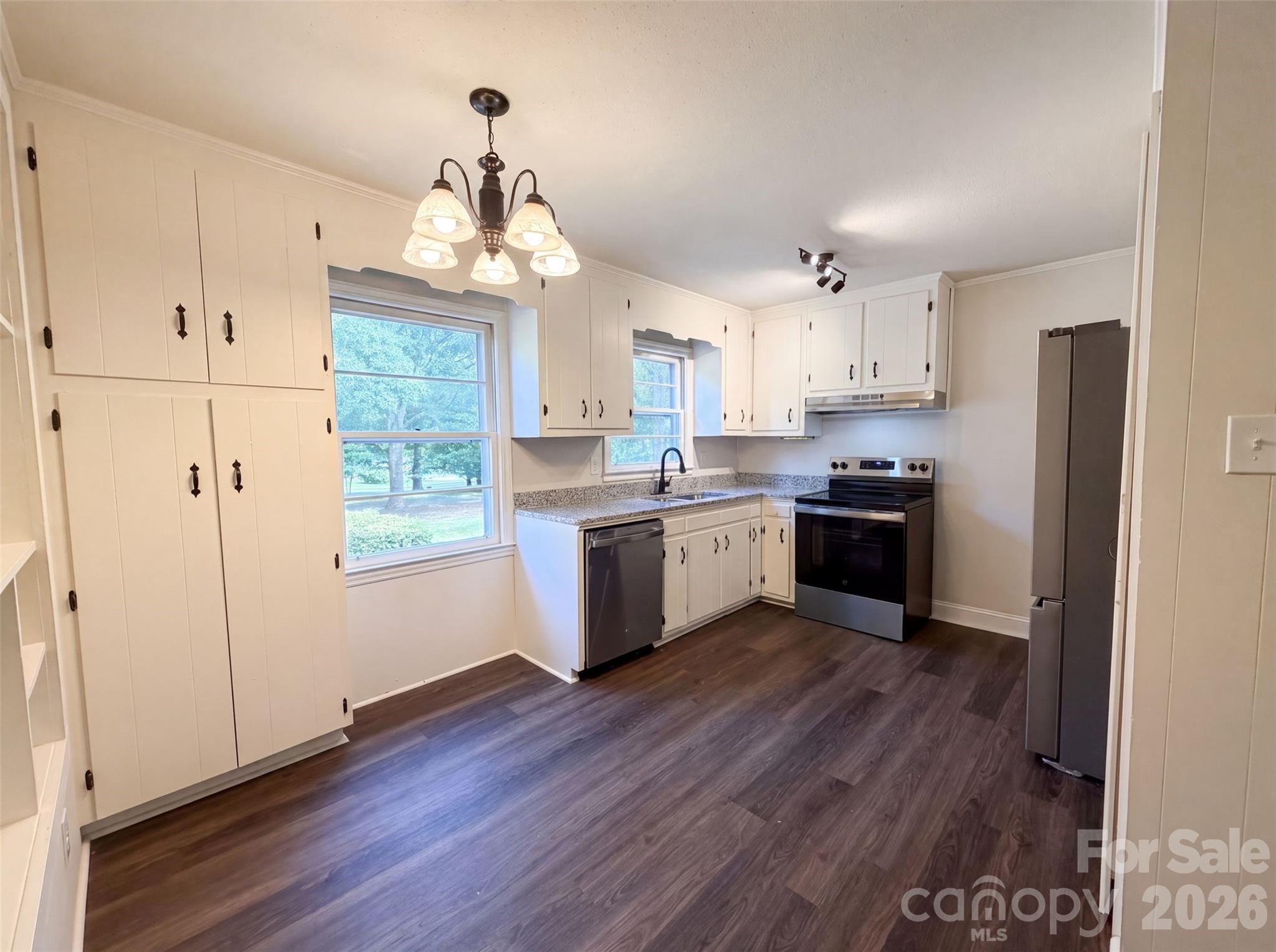 1077 Allendale Circle Property Photo 2