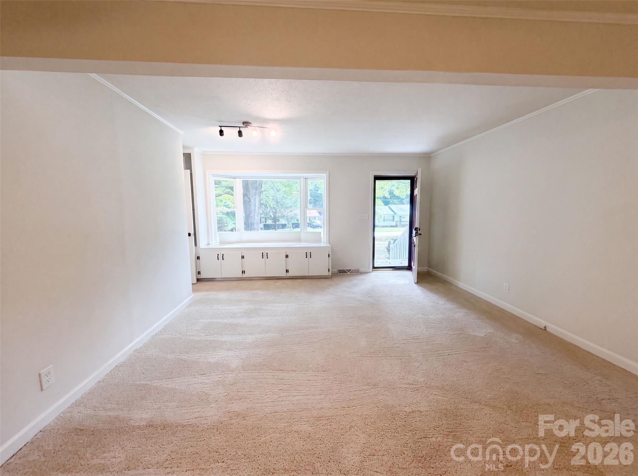 1077 Allendale Circle Property Photo 3