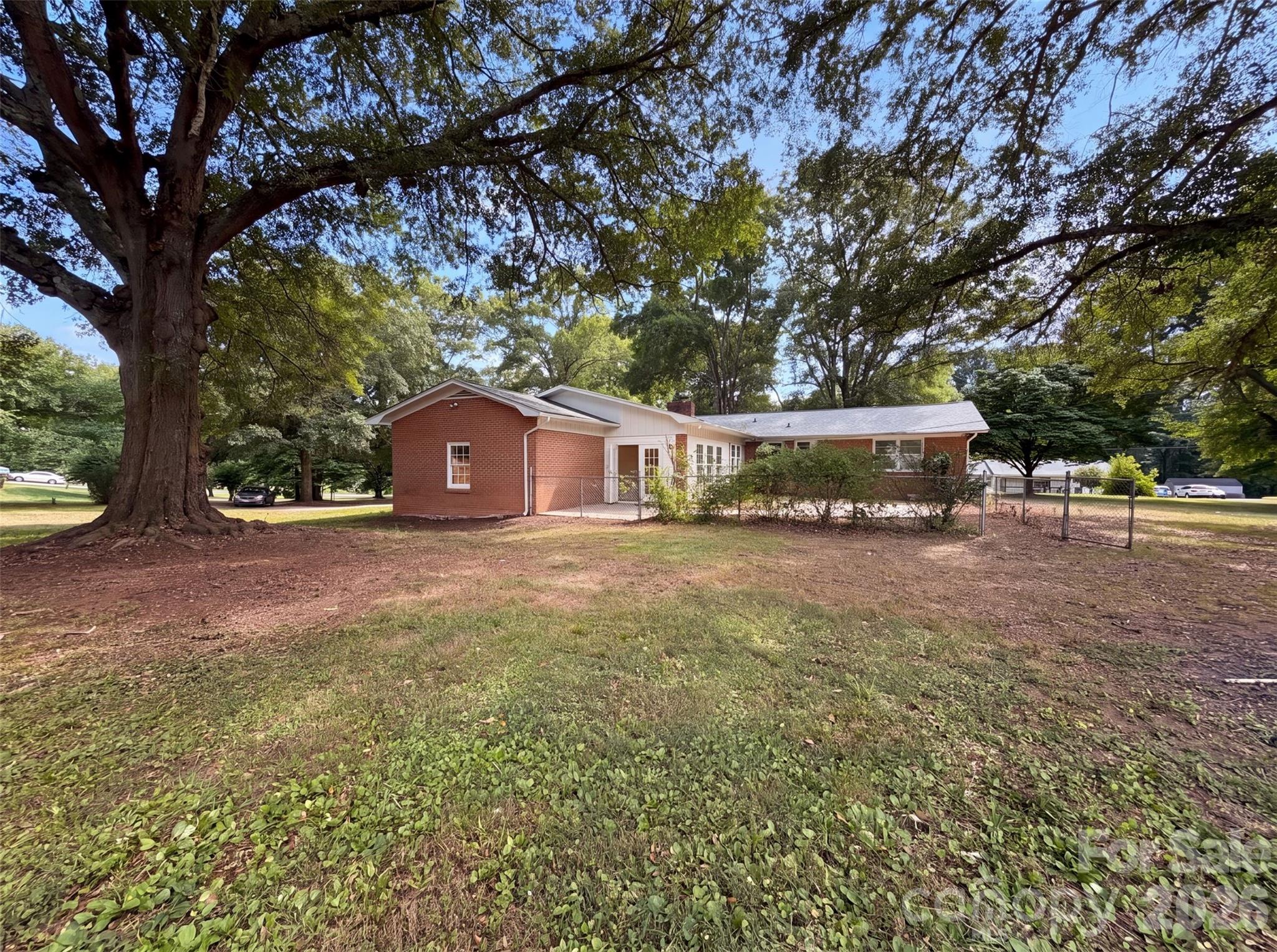 1077 Allendale Circle Property Photo 5
