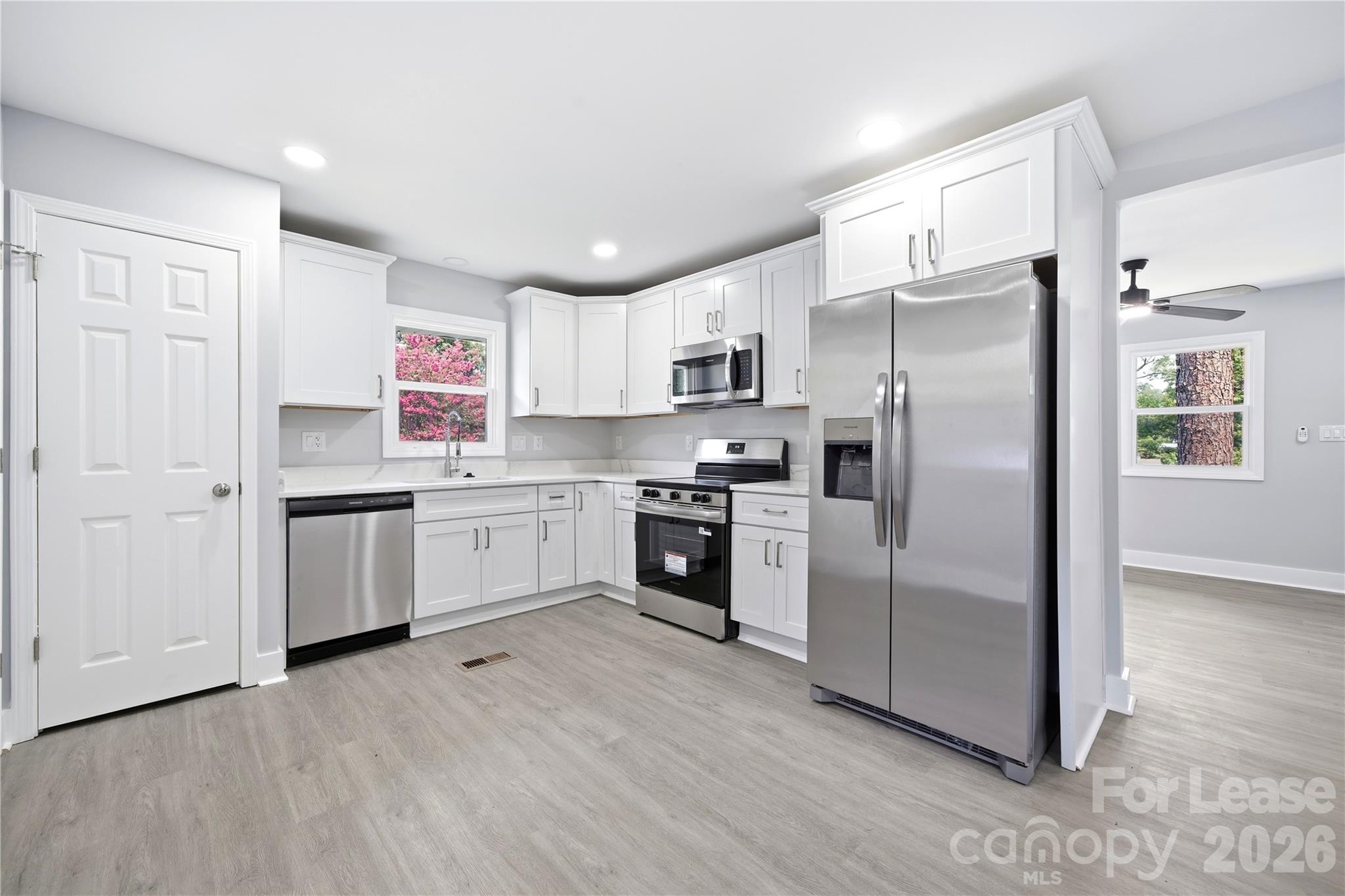 553 Derrydowne Drive Property Photo 13