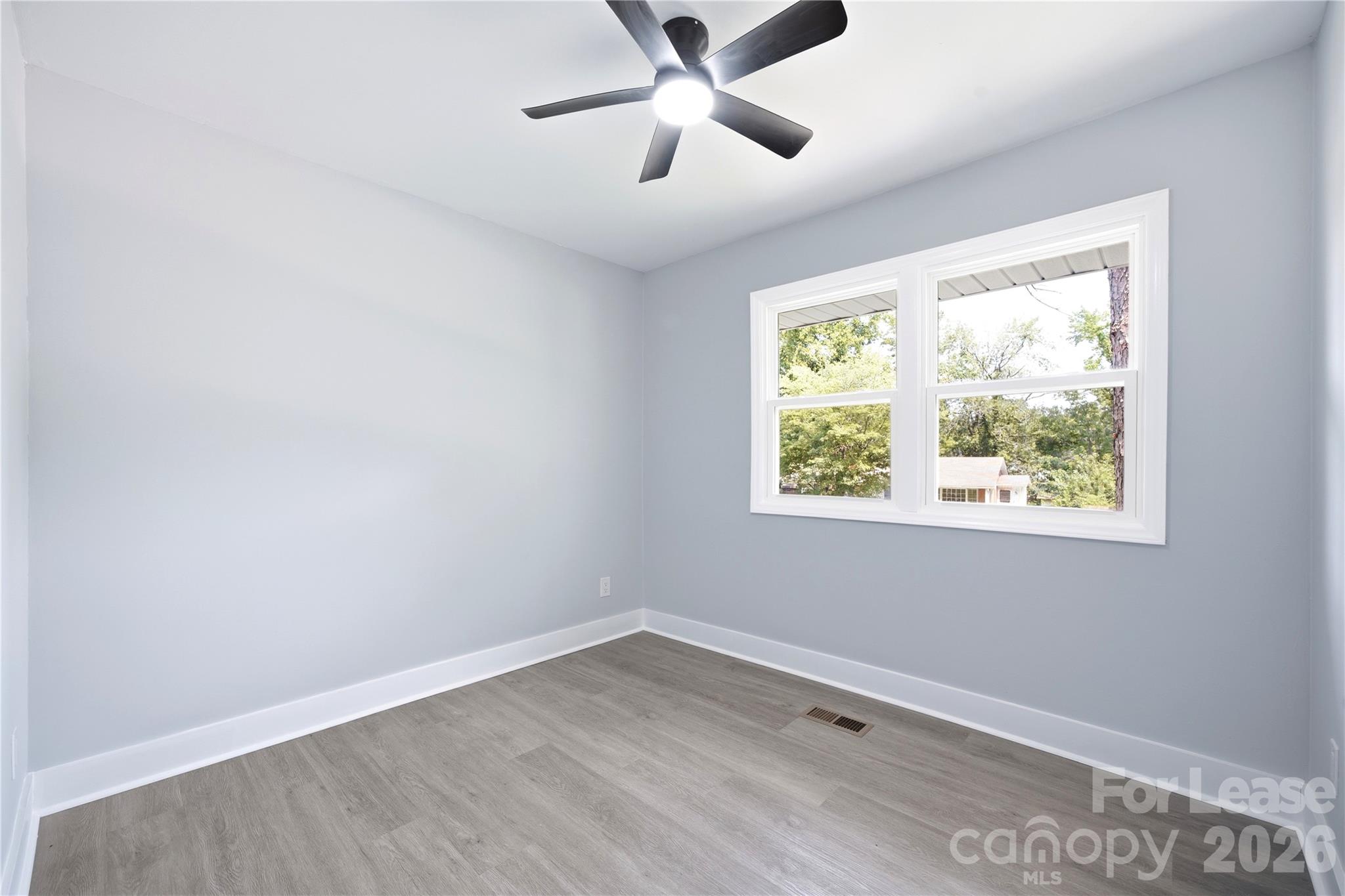 553 Derrydowne Drive Property Photo 16