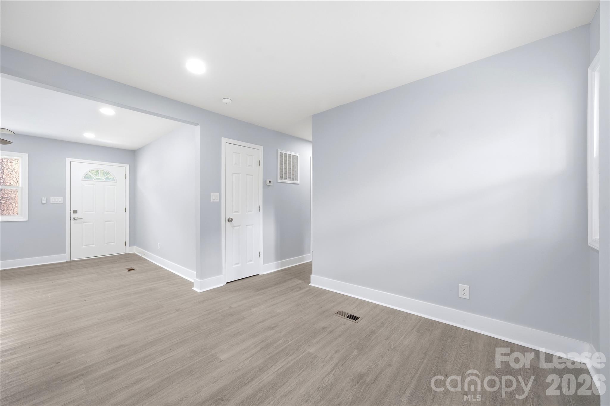 553 Derrydowne Drive Property Photo 23