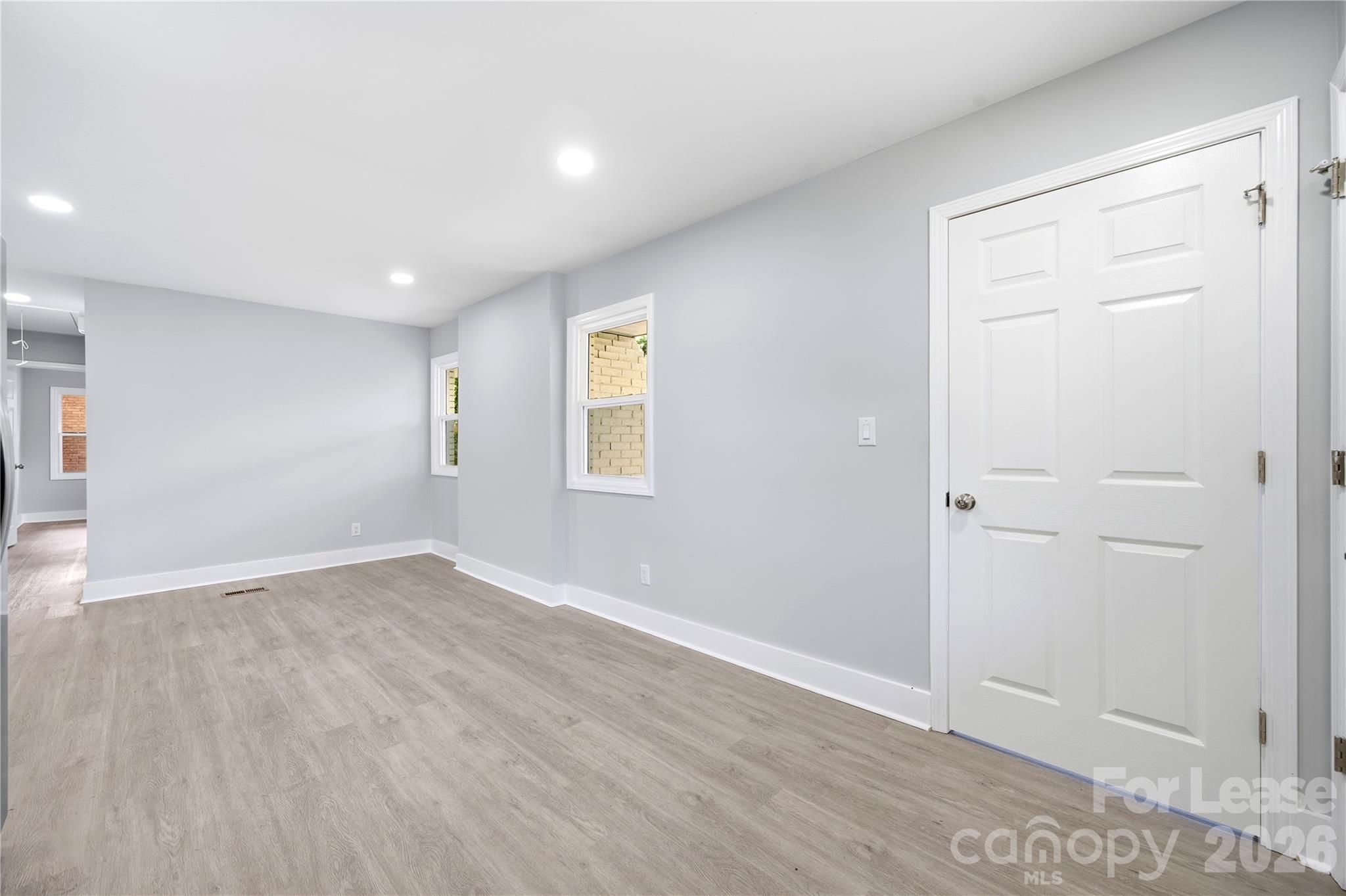 553 Derrydowne Drive Property Photo 25